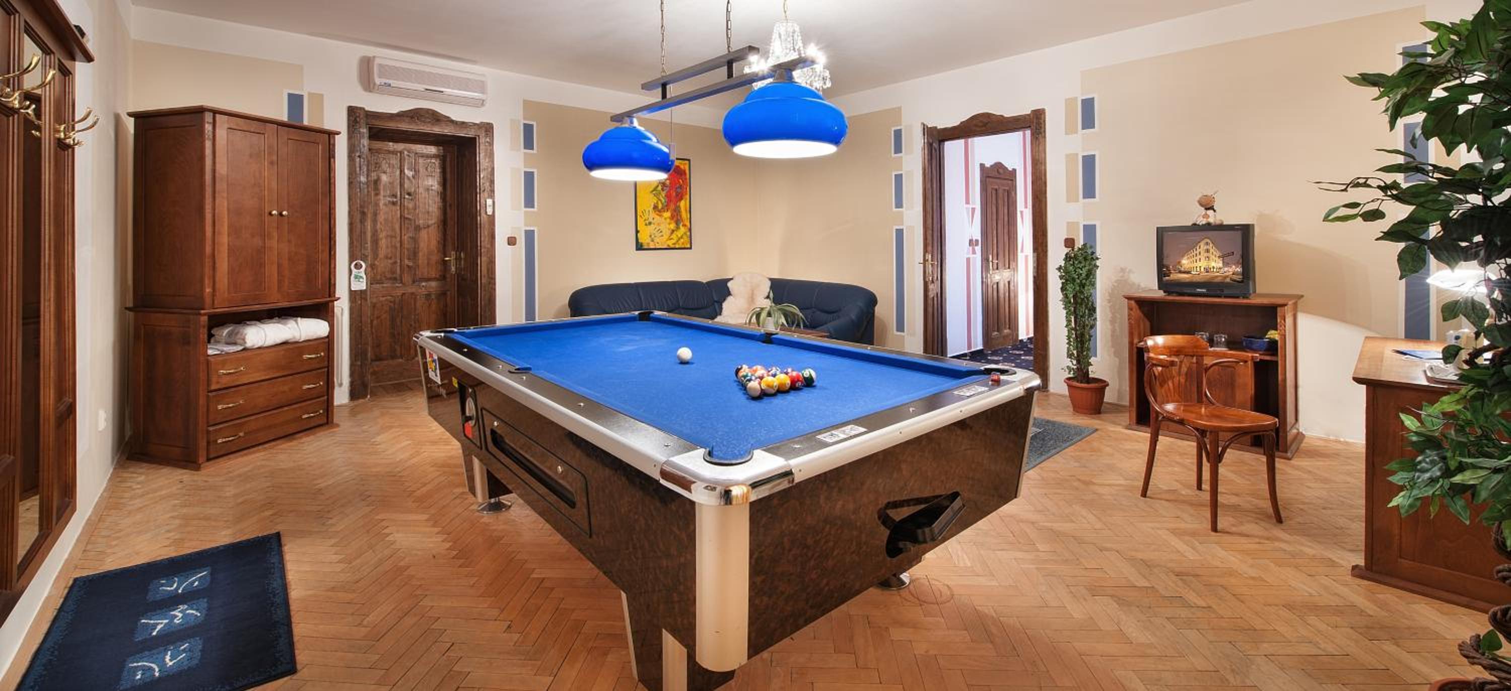 Executive Suite with Billiard Table photo 2