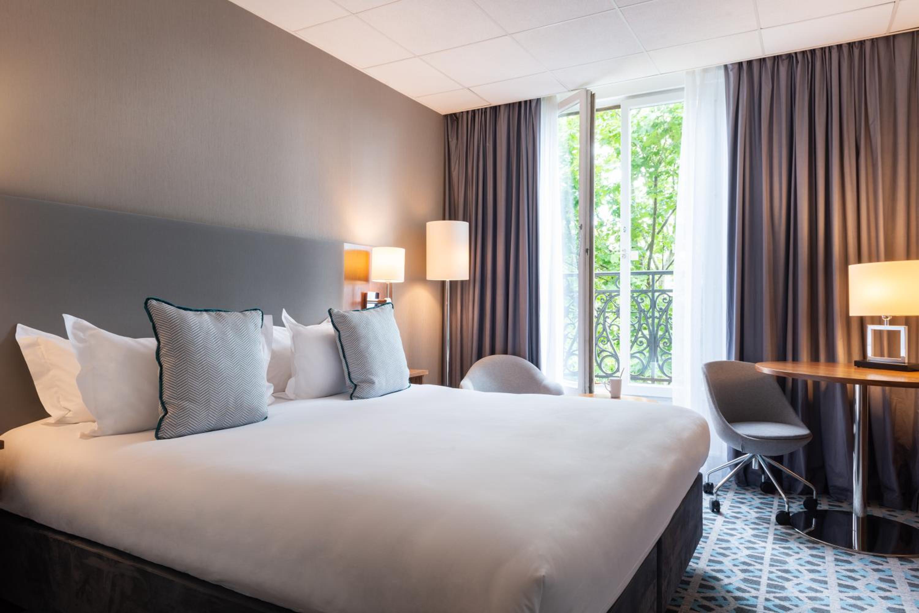 Premium King Room with City View