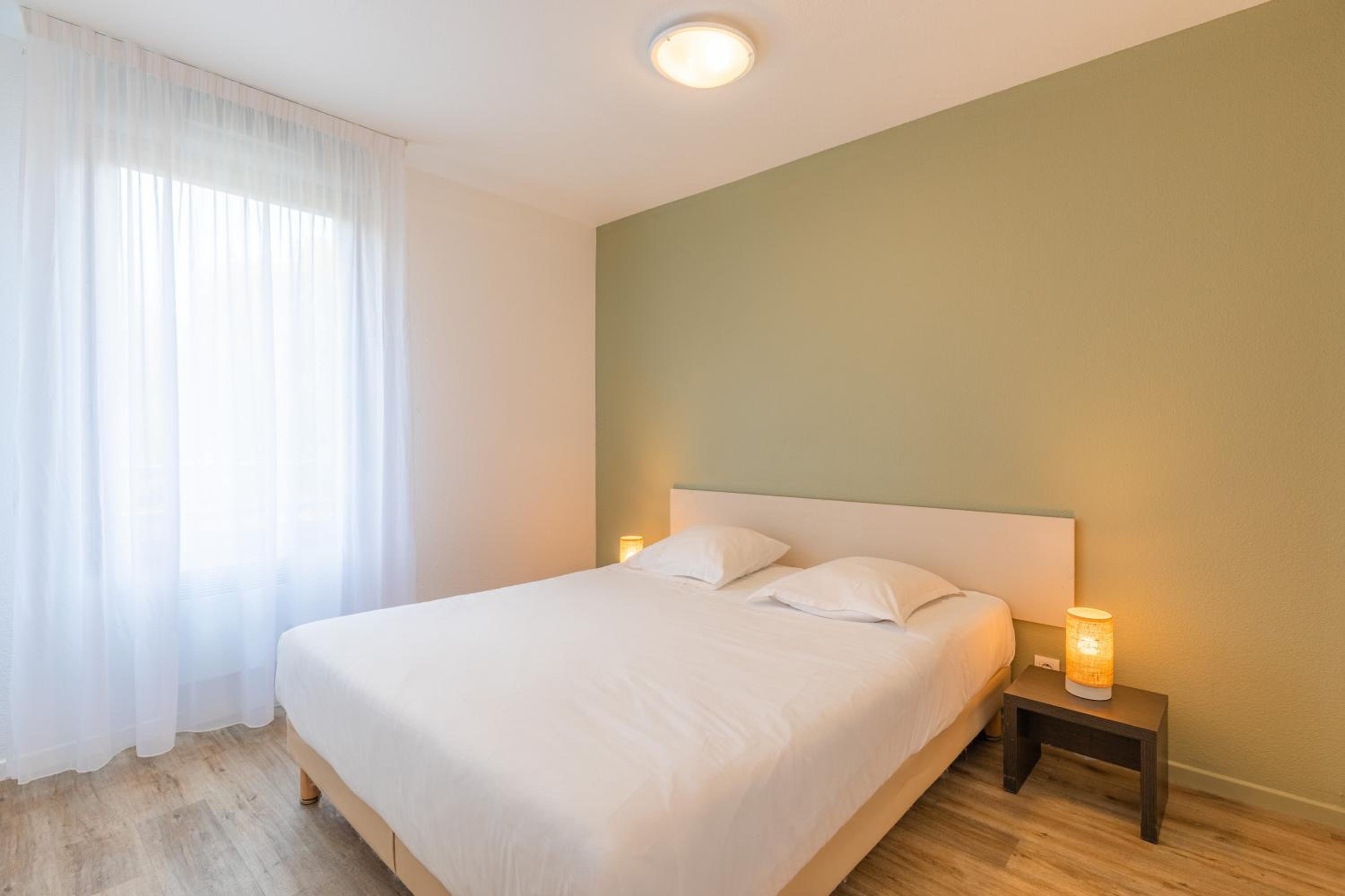 One-Bedroom Apartment - Photo 1
