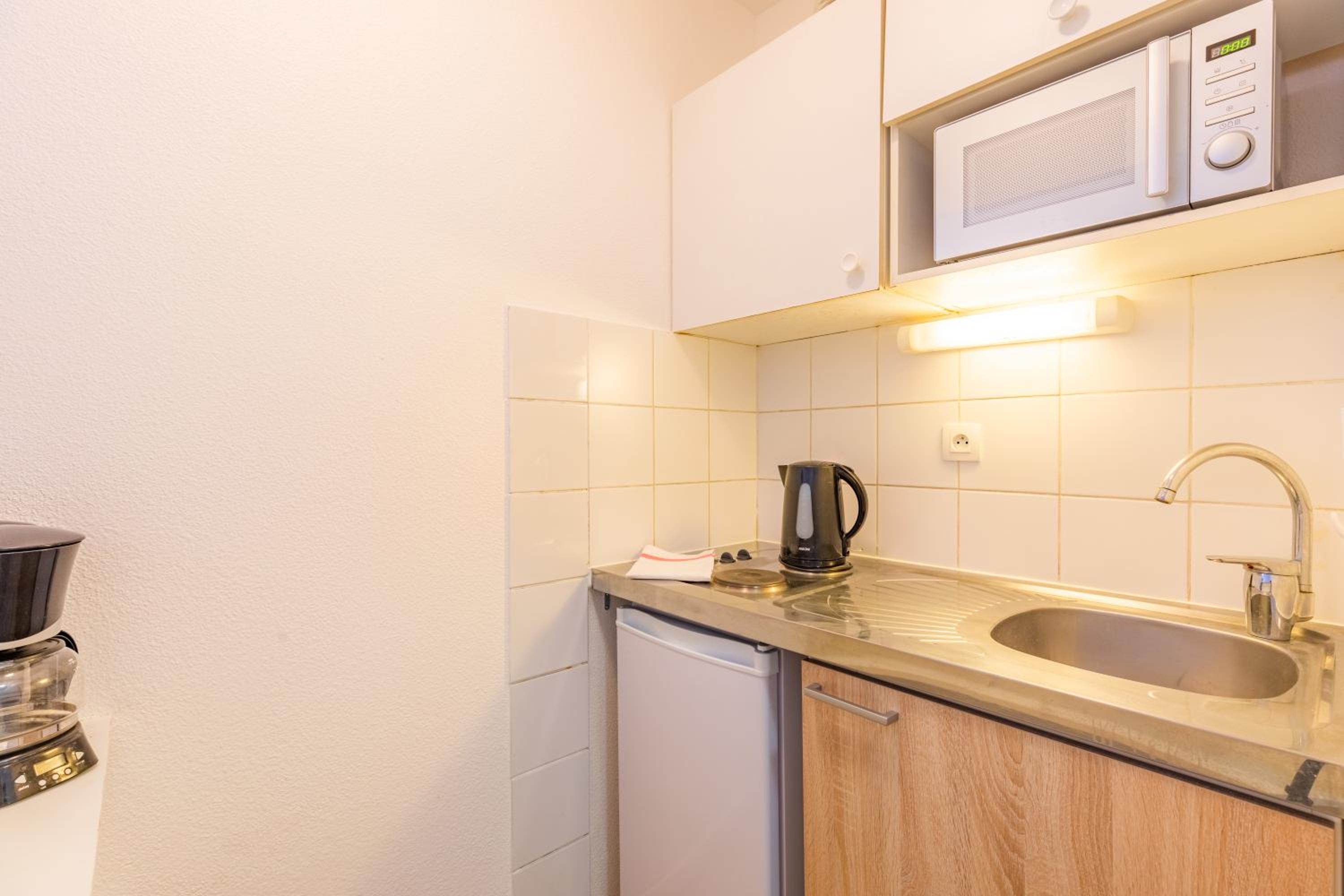 One-Bedroom Apartment - Photo 5