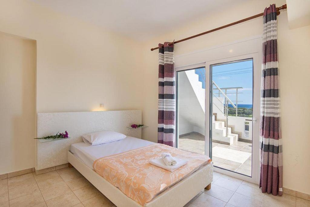 Three-Bedroom House photo 2