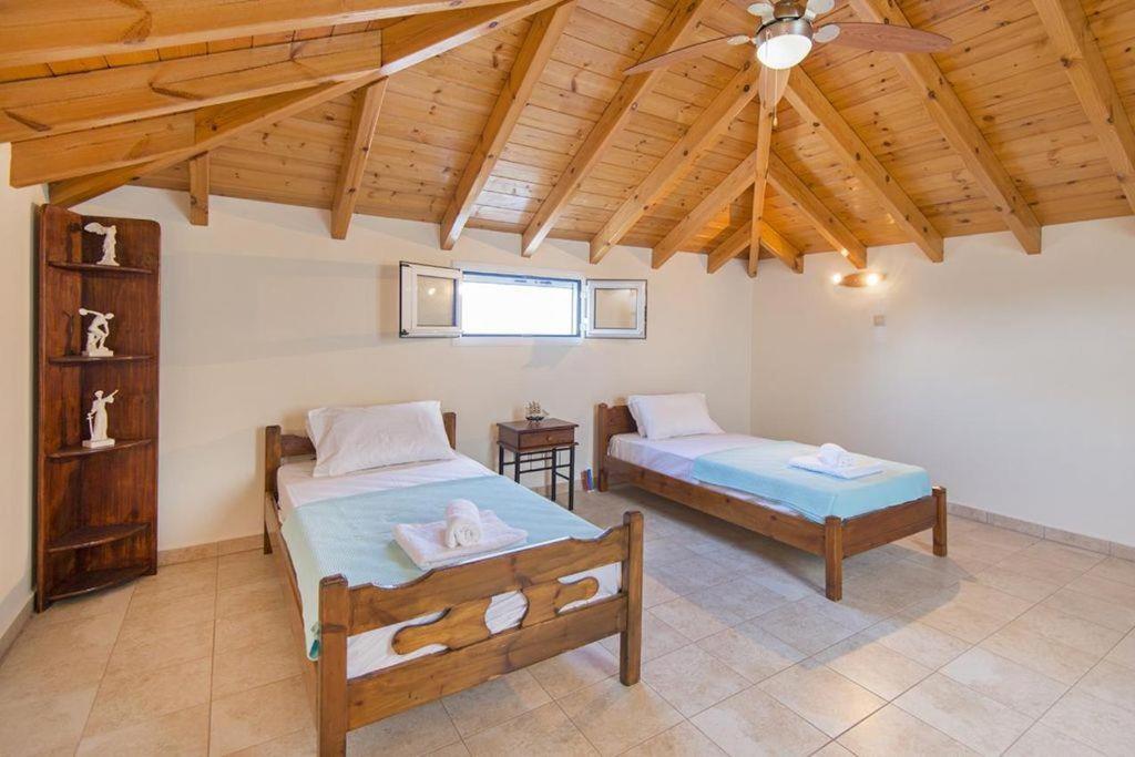 Three-Bedroom House photo 2