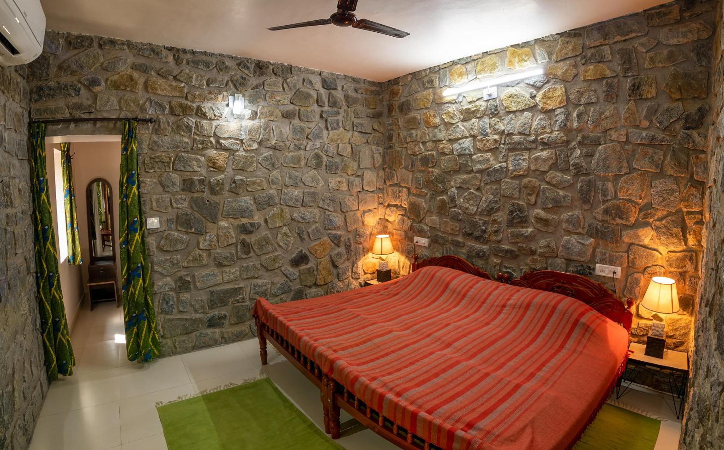 Deluxe Double Room - Photo 16