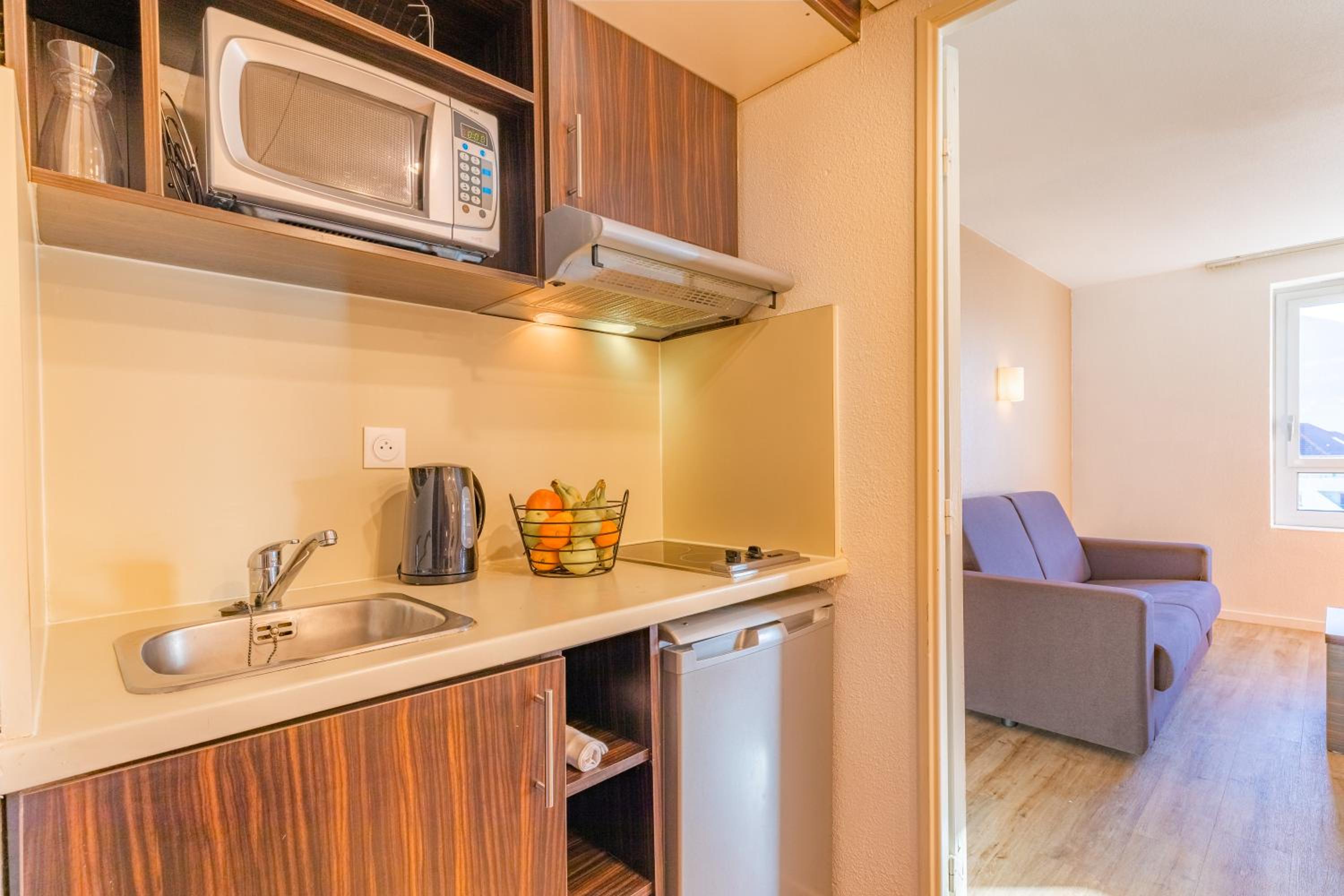One-Bedroom Apartment - Photo 3