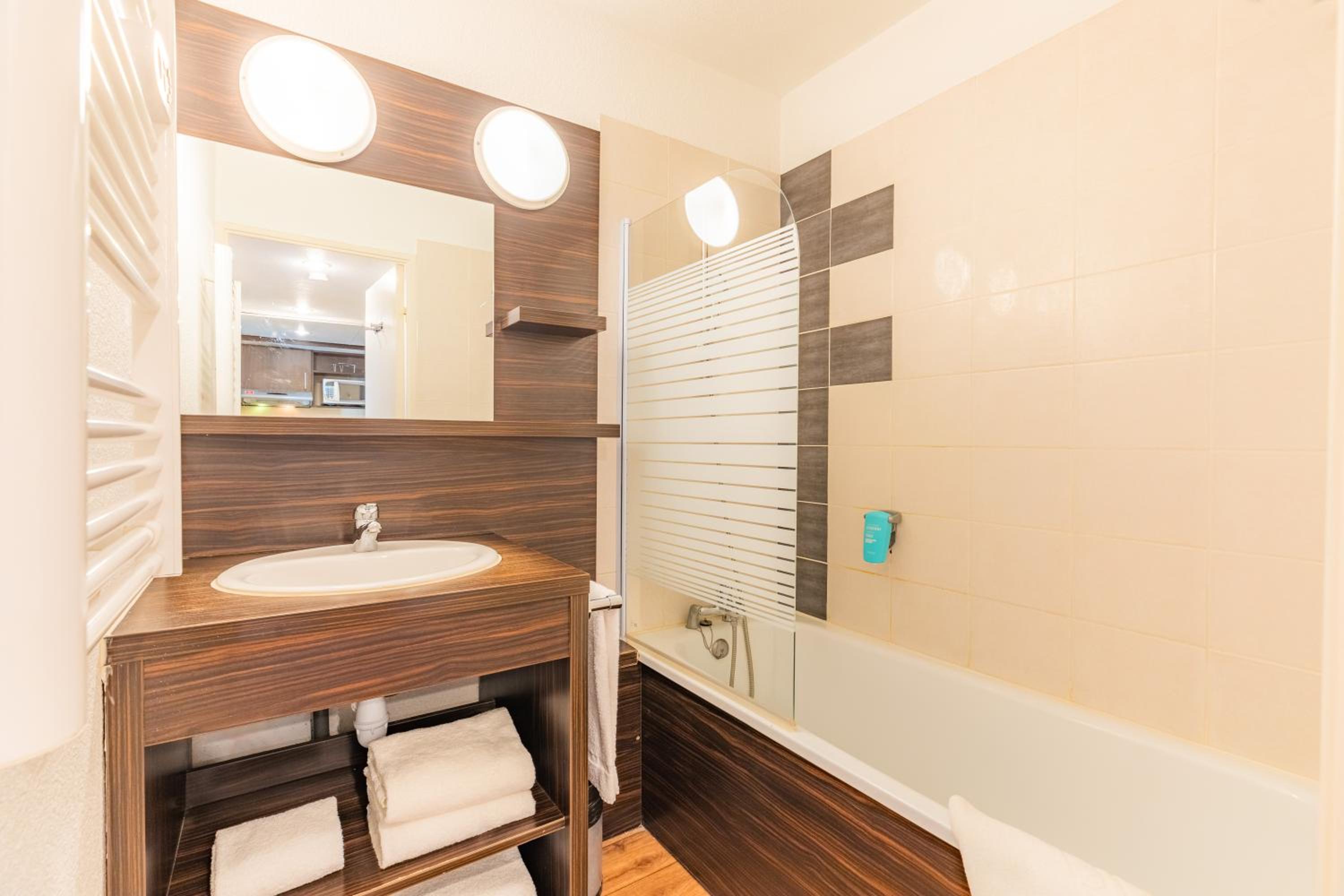 One-Bedroom Apartment - Photo 2