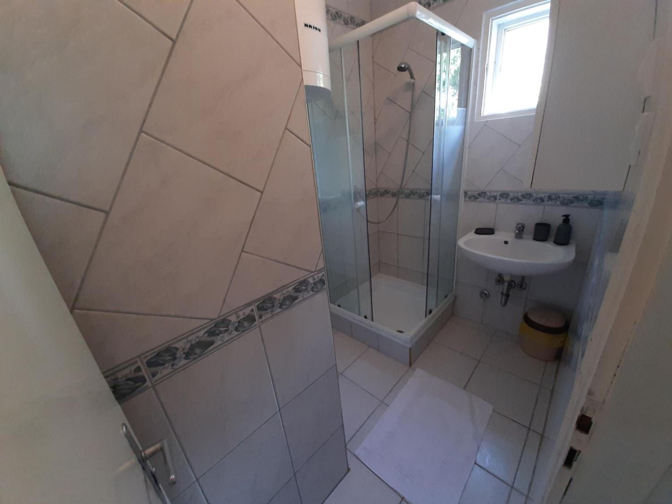 Small Double or Twin Room - Photo 12