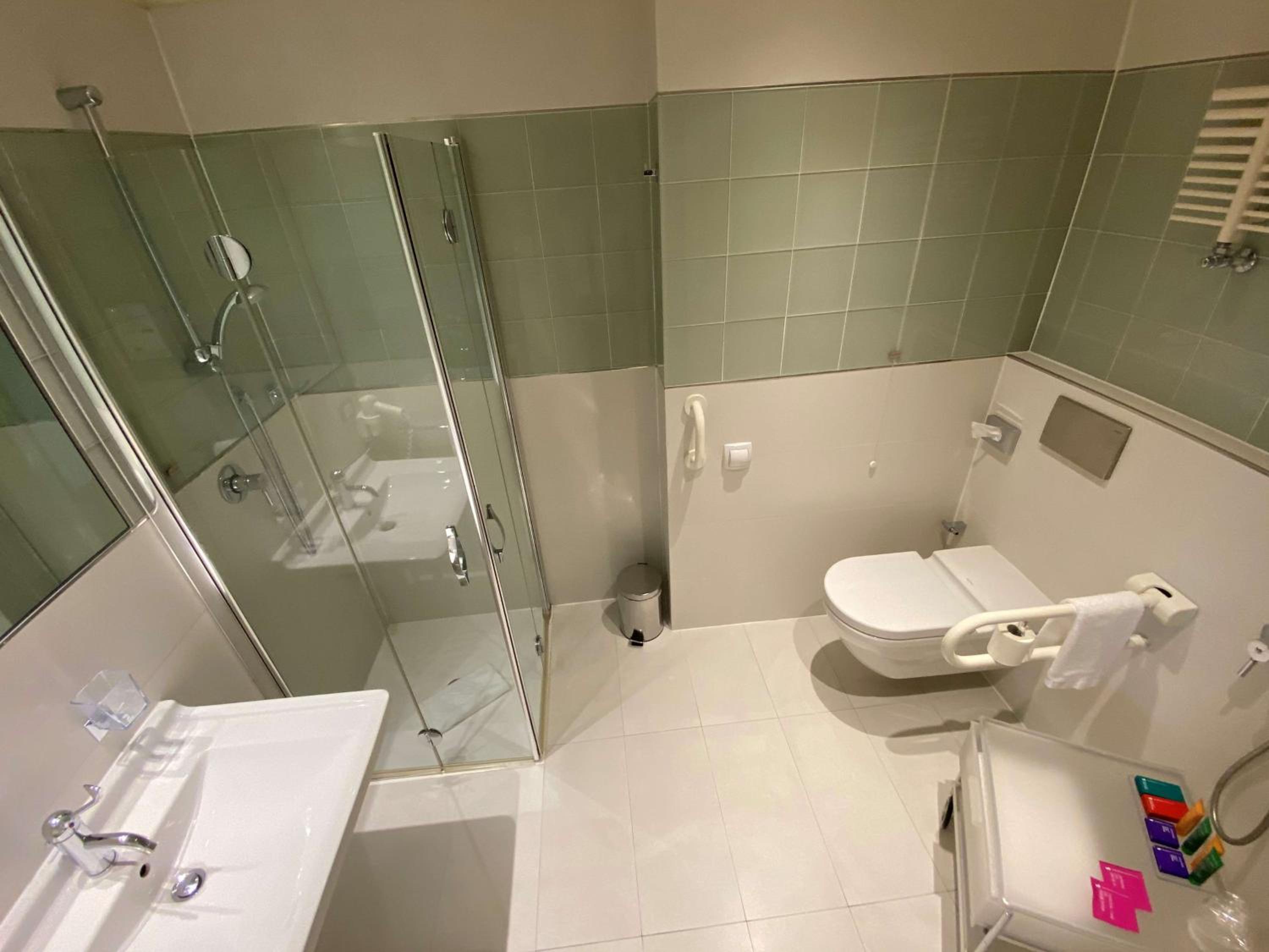 Economy Twin Room - Disability Access - Photo 3
