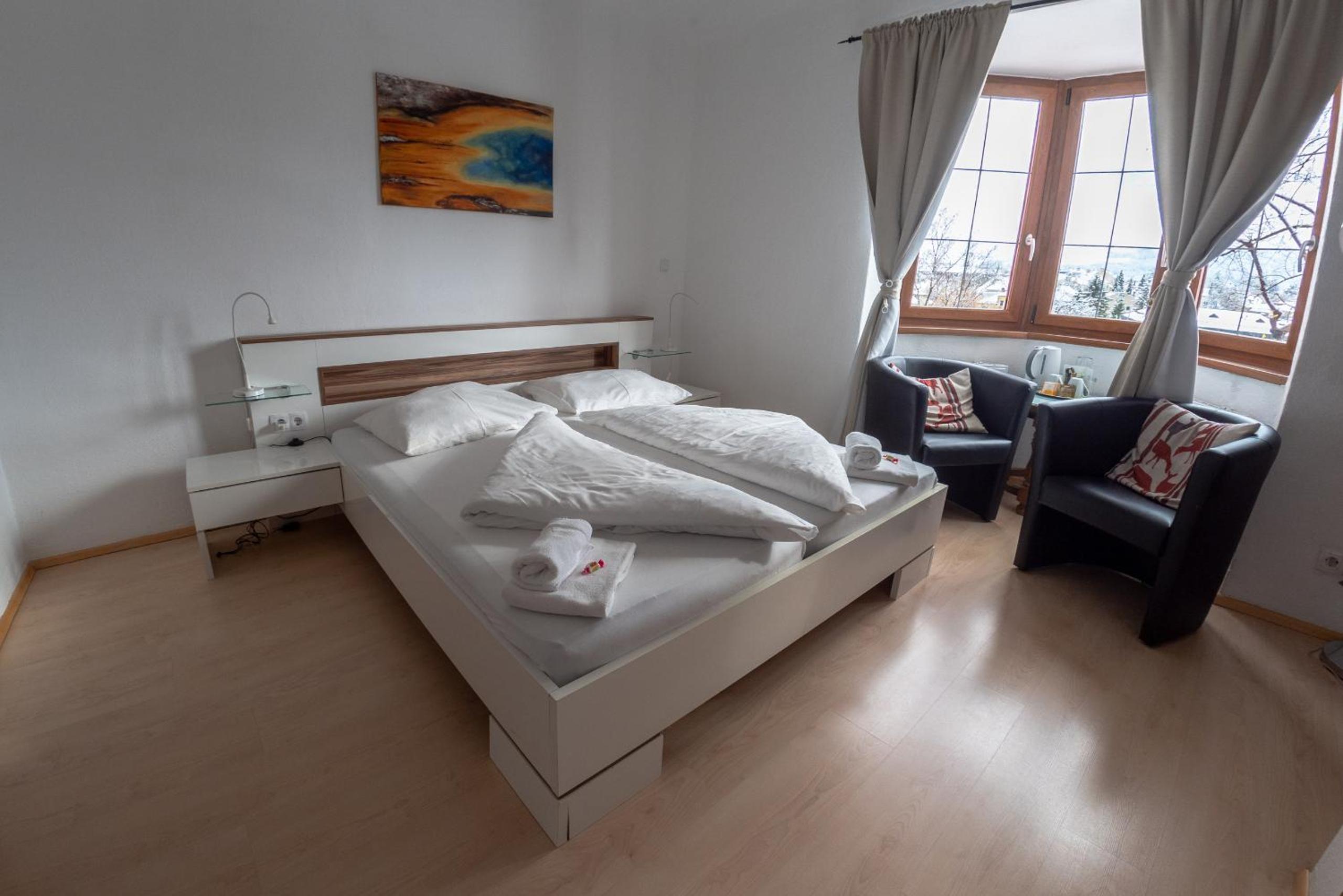 Deluxe Double Room with Shower - Photo 5