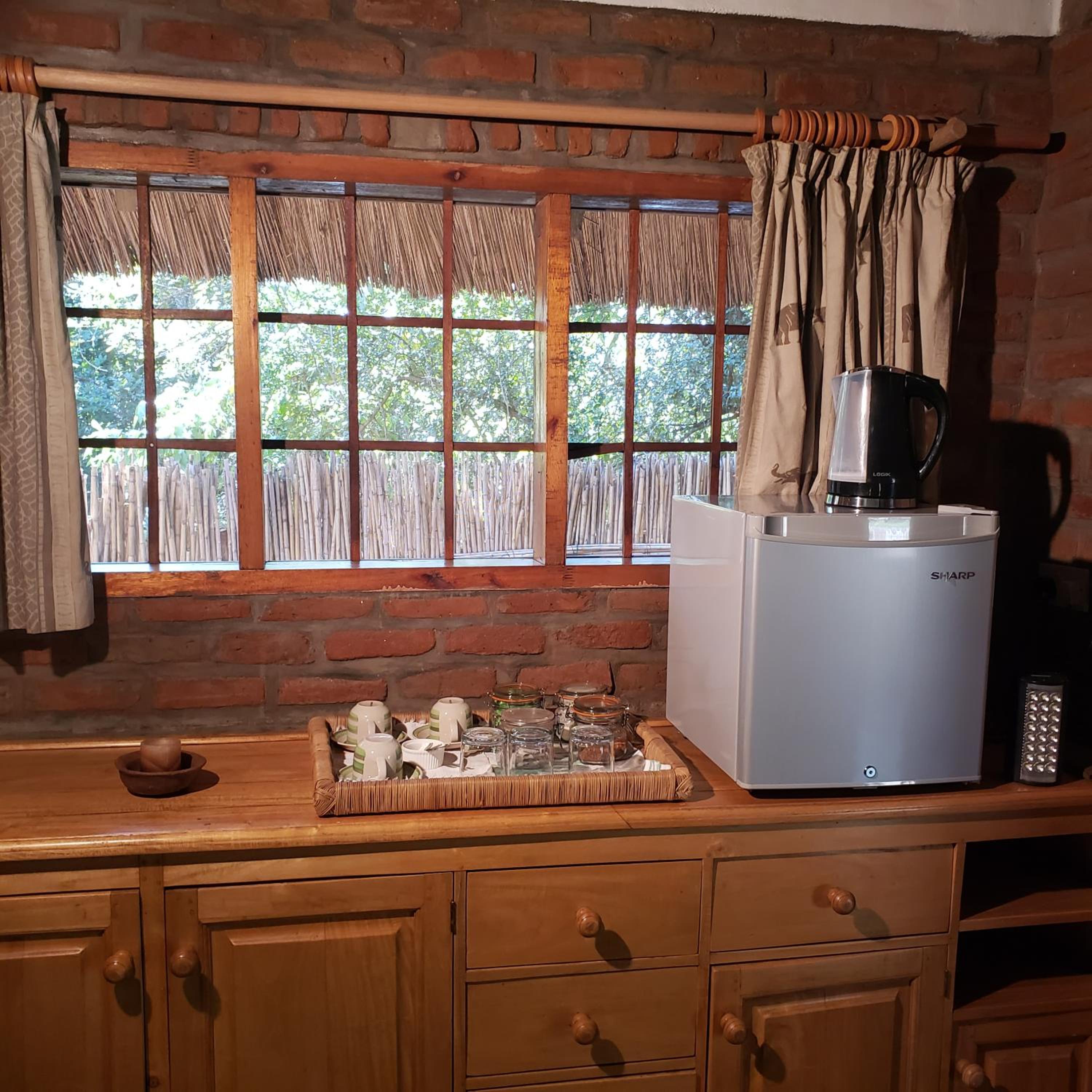 Deluxe Double or Twin Room with Pool View photo 2