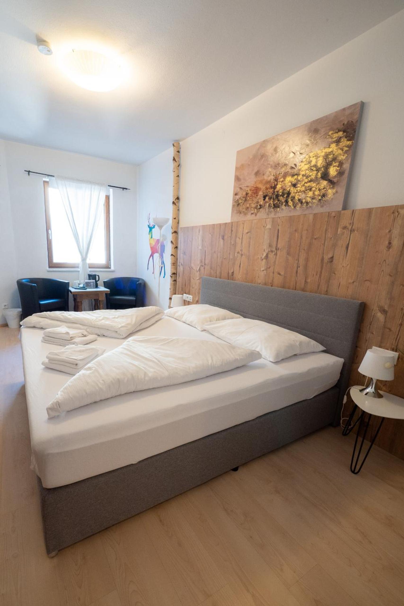 Deluxe Double Room with Shower - Photo 6