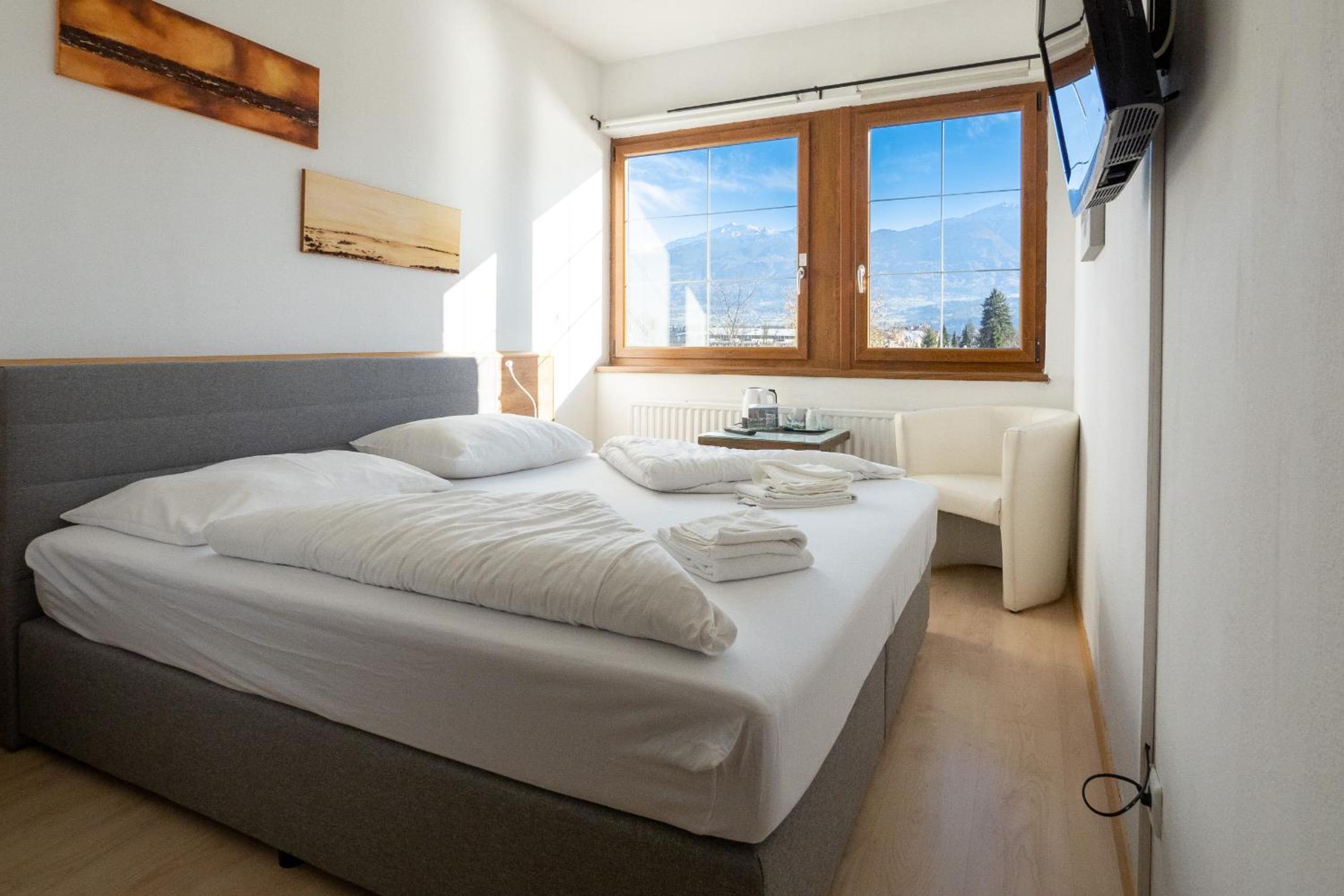Deluxe Double Room with Shower - Photo 1