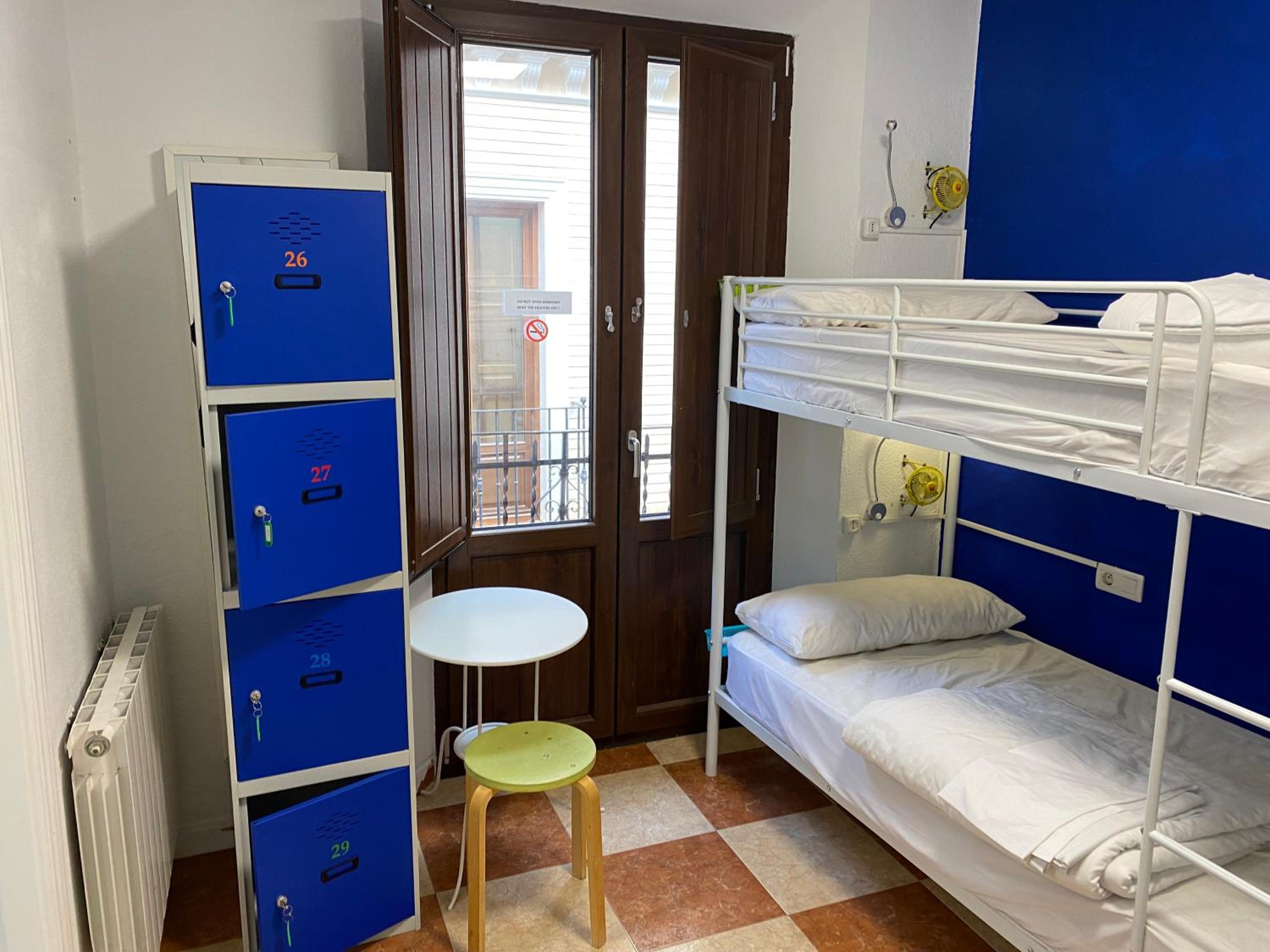 Cama en Dormitorio Mixto de 4 Camas con Baño Privado
