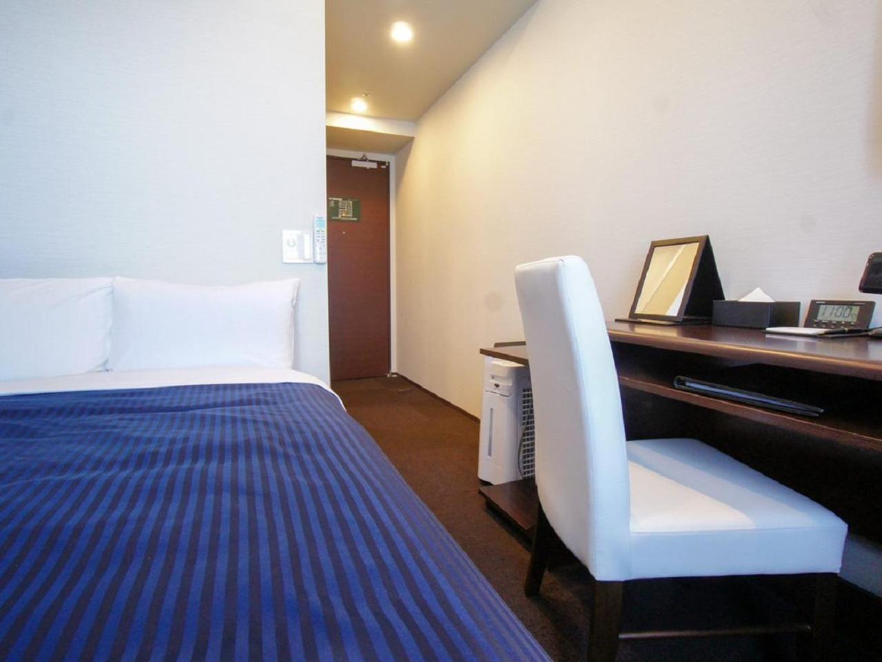 Compact Single Room - Smoking
