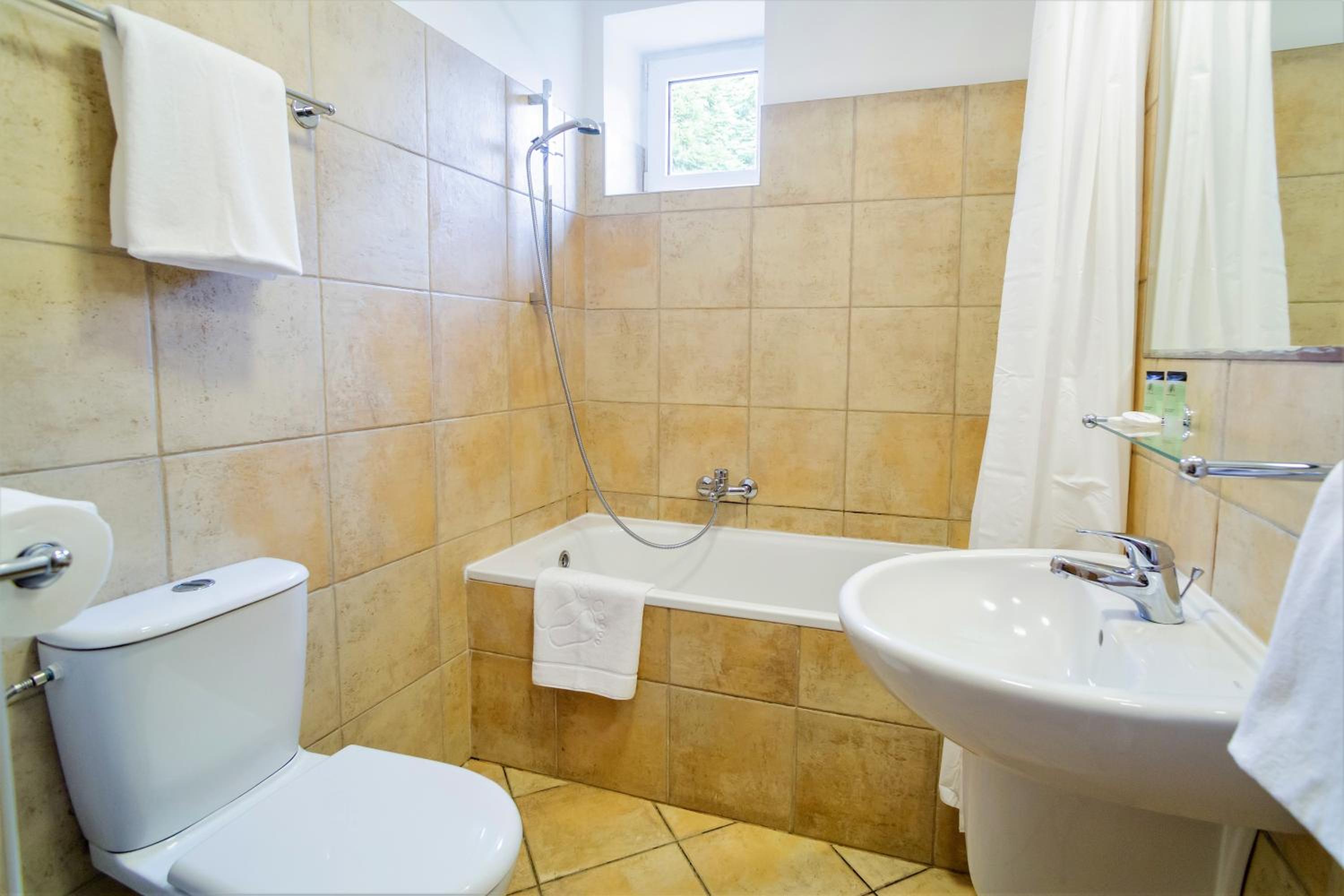 Apartment with Twin Beds - Photo 22