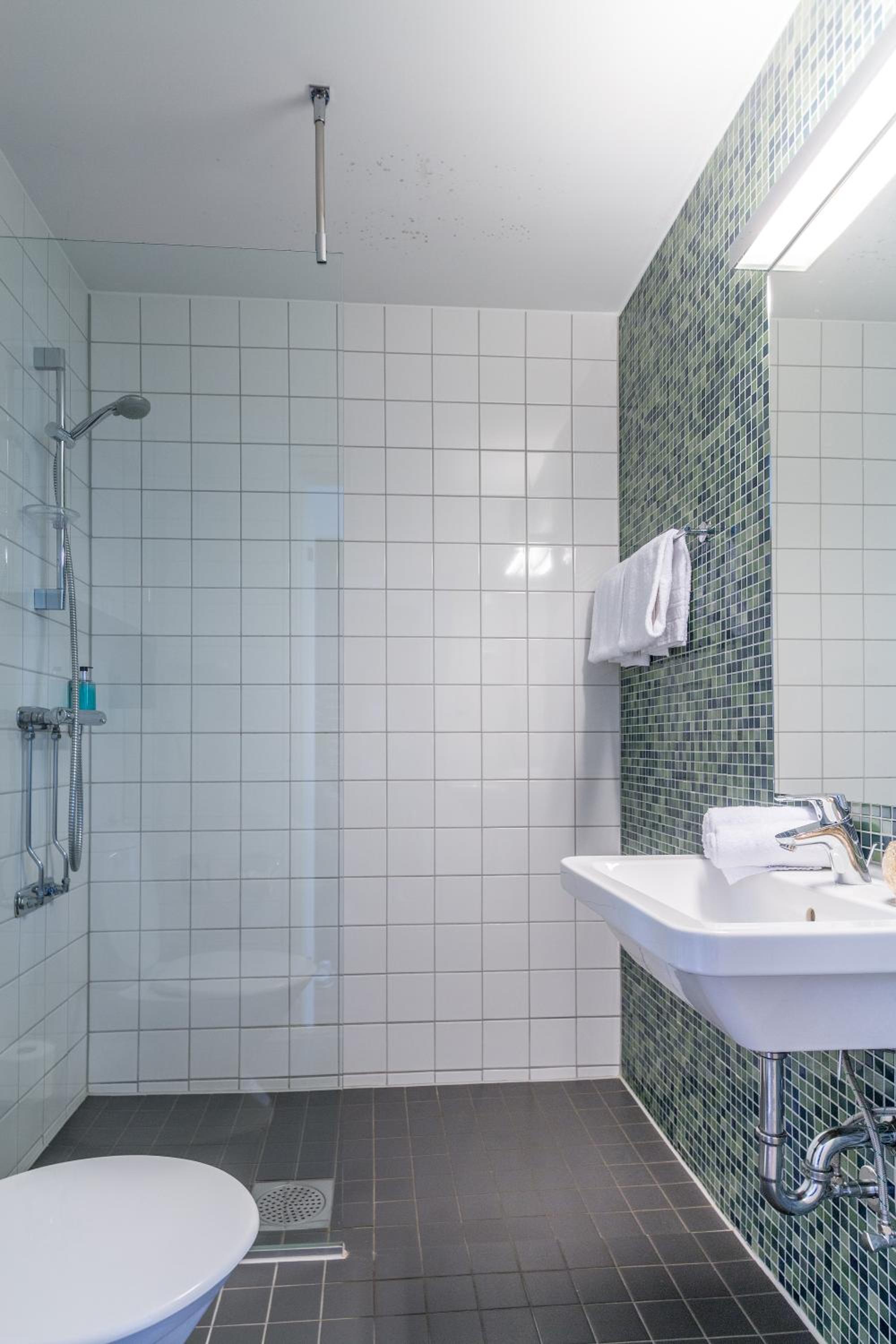 Standard Twin Room - Photo 5