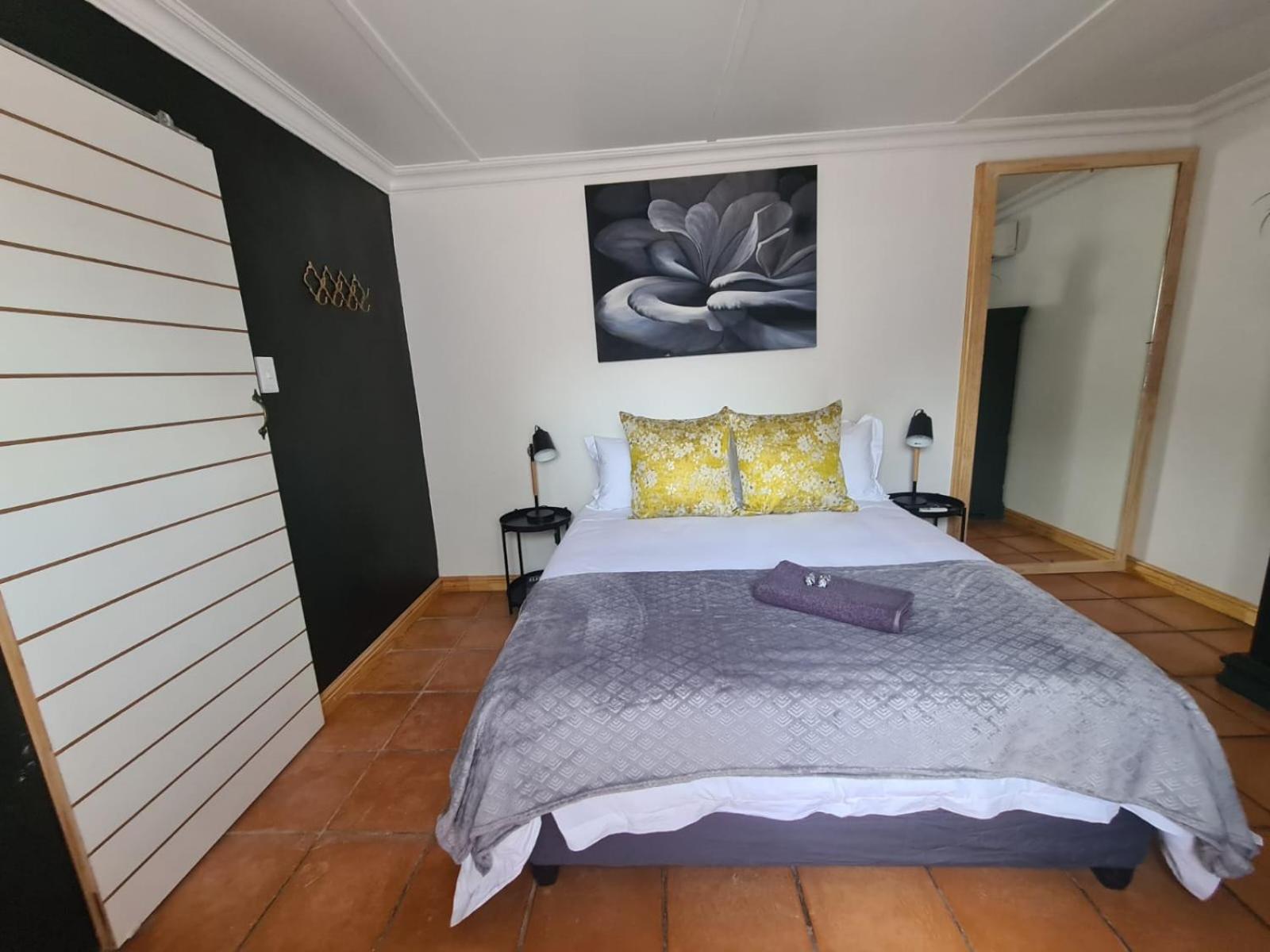 Queen Room photo 2