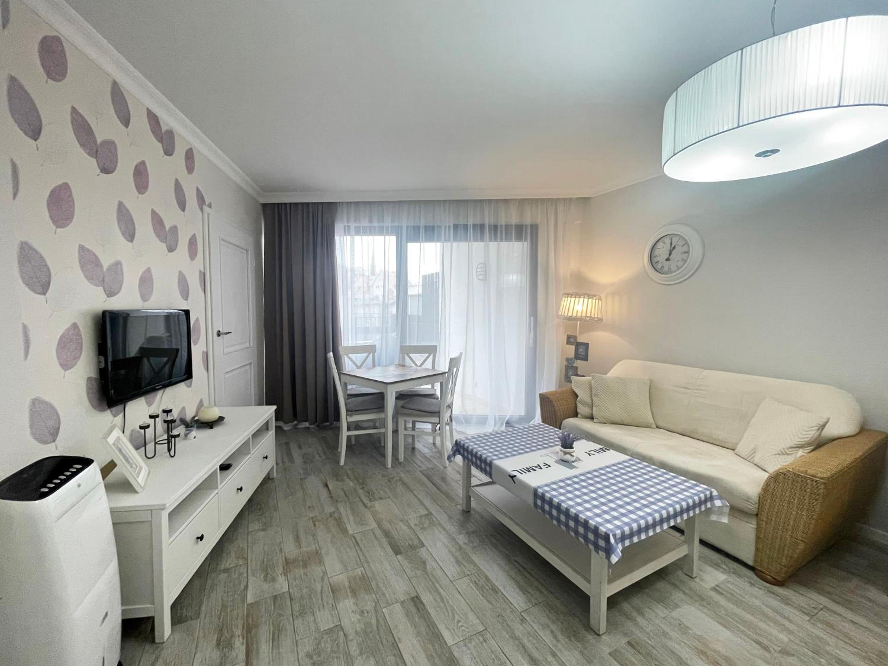 One-Bedroom Apartment with Terrace photo 3