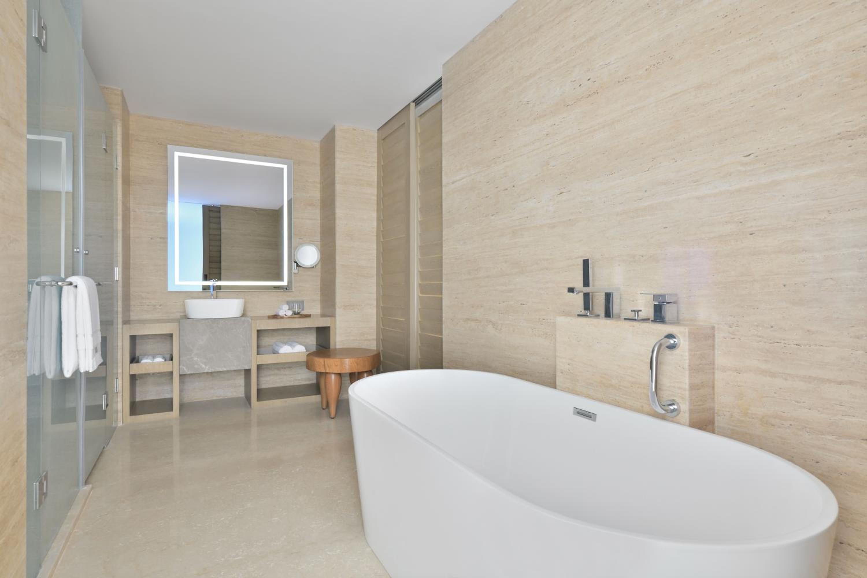 Classic King Suite with Balcony and Mountain View - INR 1,500 wellness credit per day (non-cumulative), redeemable against Spa therapy or at Hakuna Matata (the gaming zone) - Photo 6