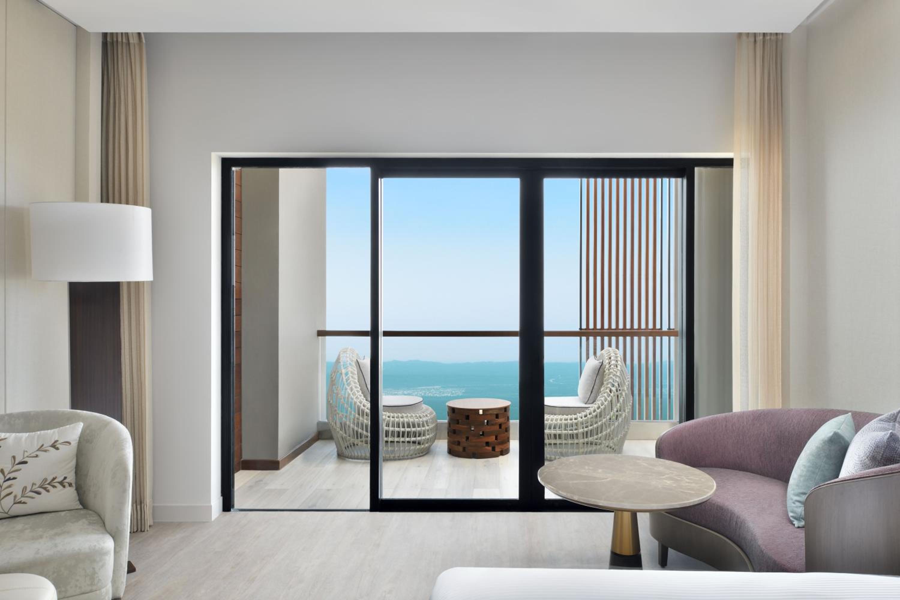 Premier Twin Room with Balcony and Valley View - INR 1,000 wellness credit per day (non-cumulative), redeemable against Spa therapy or at Hakuna Matata (the gaming zone) - Photo 6