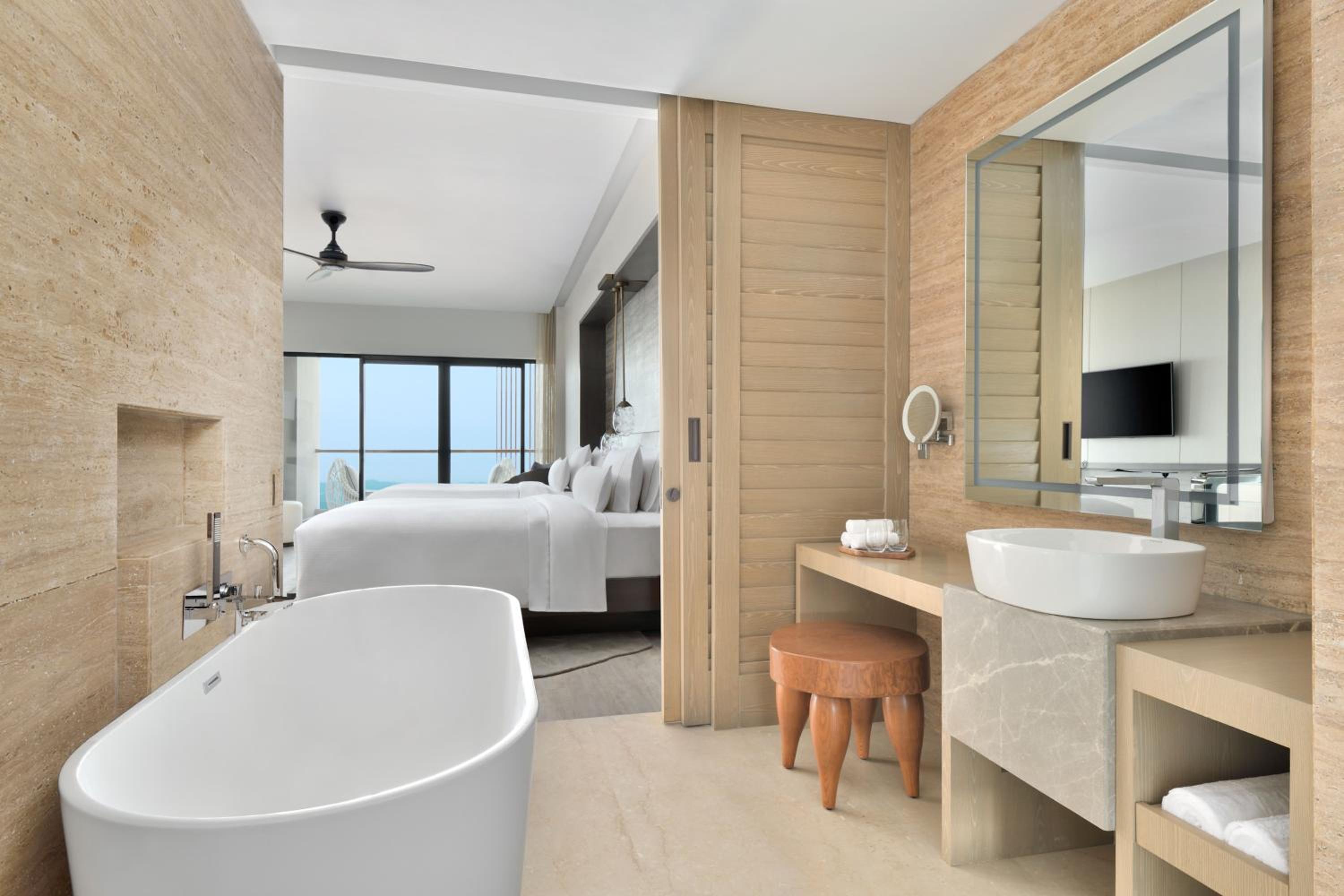Premier Twin Room with Balcony and Valley View - INR 1,000 wellness credit per day (non-cumulative), redeemable against Spa therapy or at Hakuna Matata (the gaming zone) - Photo 2