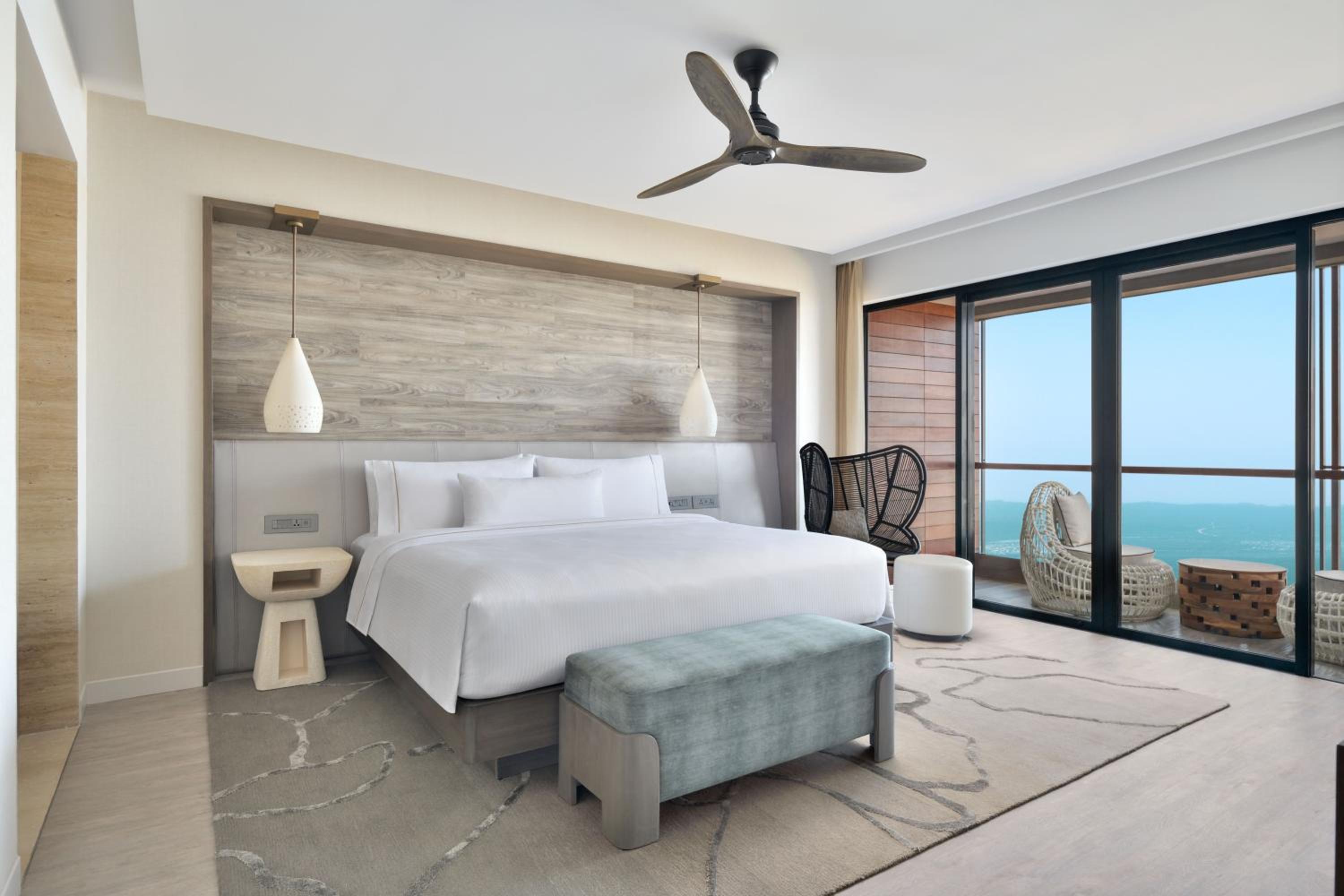 Classic King Suite with Balcony and Mountain View - INR 1,500 wellness credit per day (non-cumulative), redeemable against Spa therapy or at Hakuna Matata (the gaming zone) - Photo 7