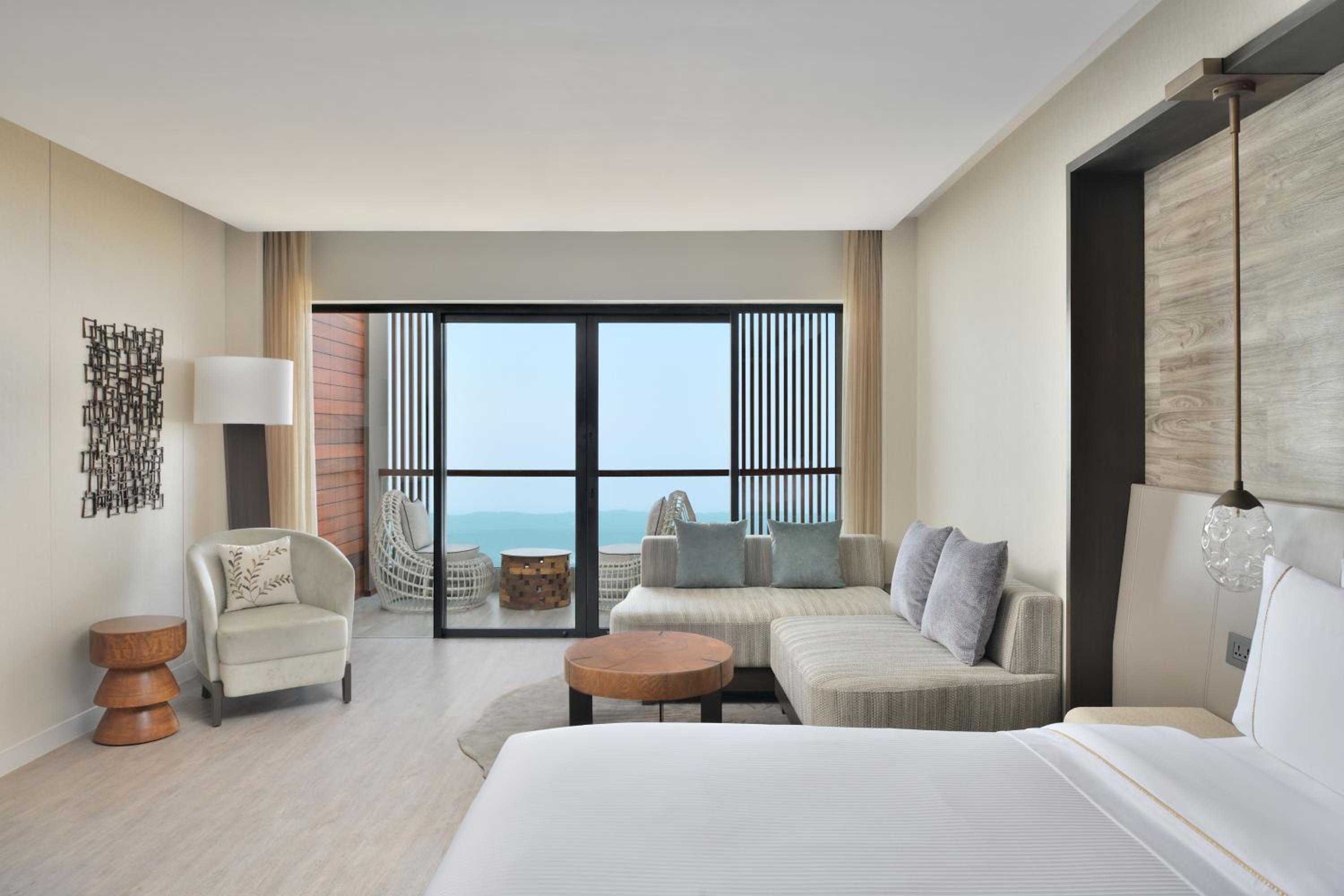 Family Room with Balcony and Mountain View | INR 1,500 wellness credit per day (non-cumulative), redeemable against Spa therapy or at Hakuna Matata (the gaming zone) - Photo 4