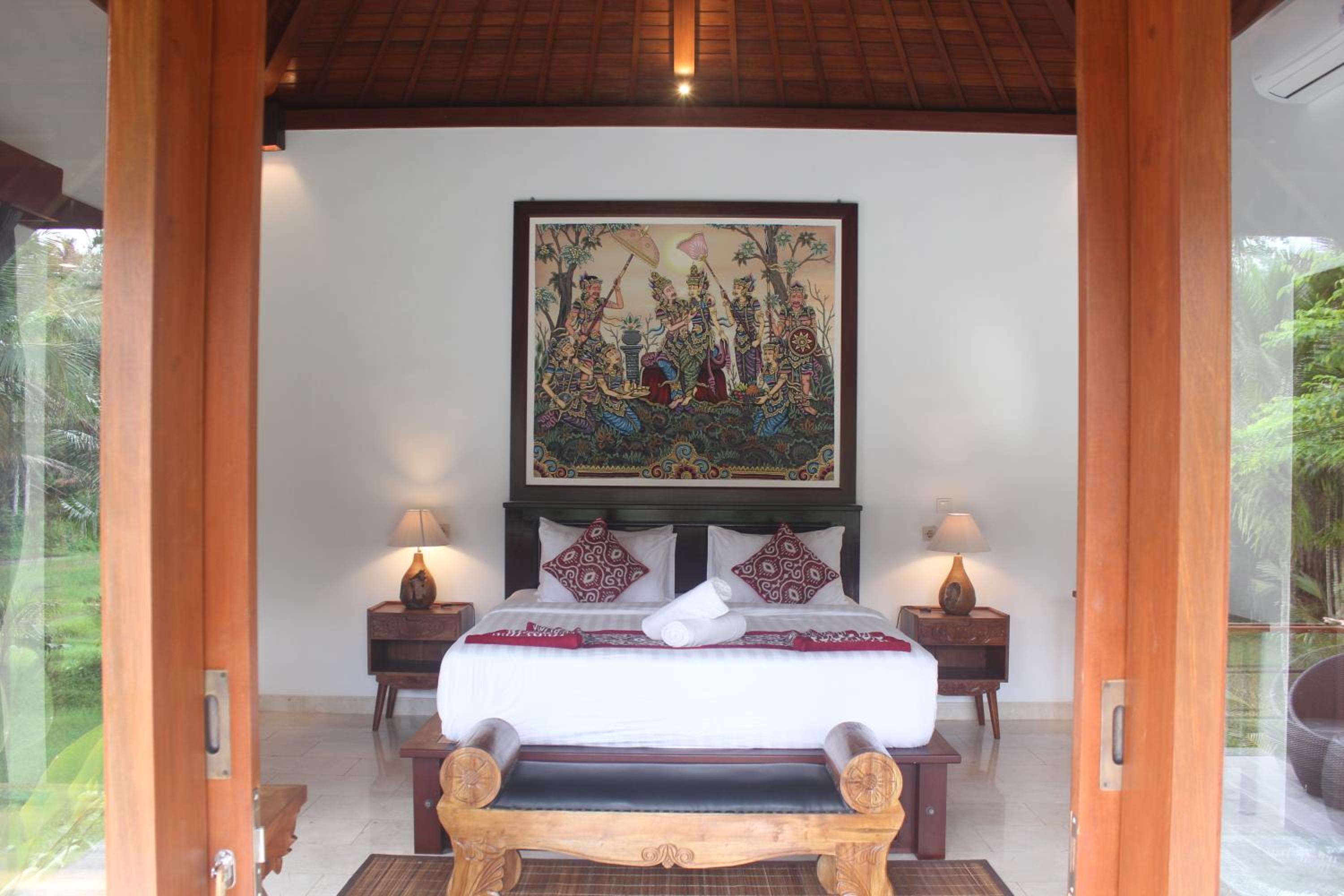 Villa with Private Pool - Photo 12