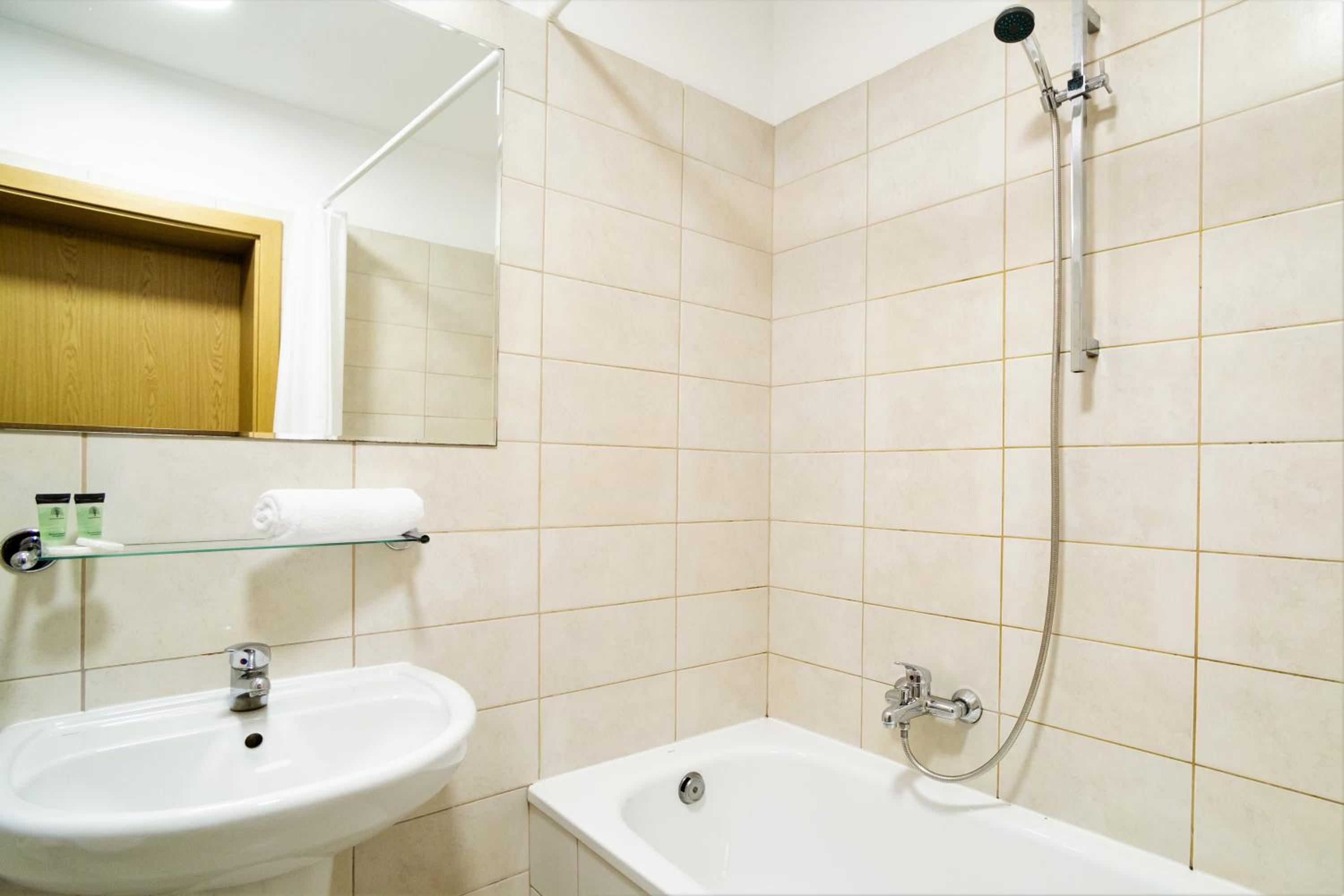 Apartment with Twin Beds - Photo 12