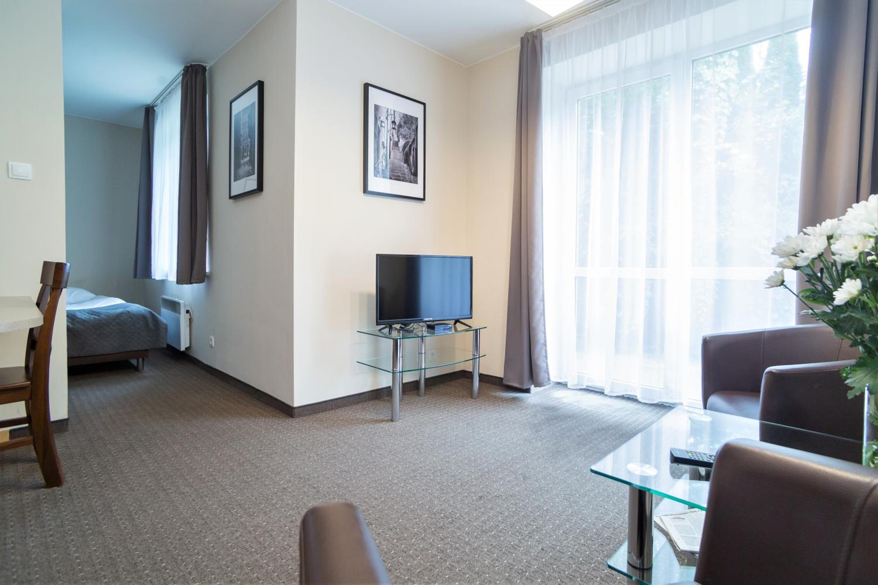 Apartment with Twin Beds - Photo 3
