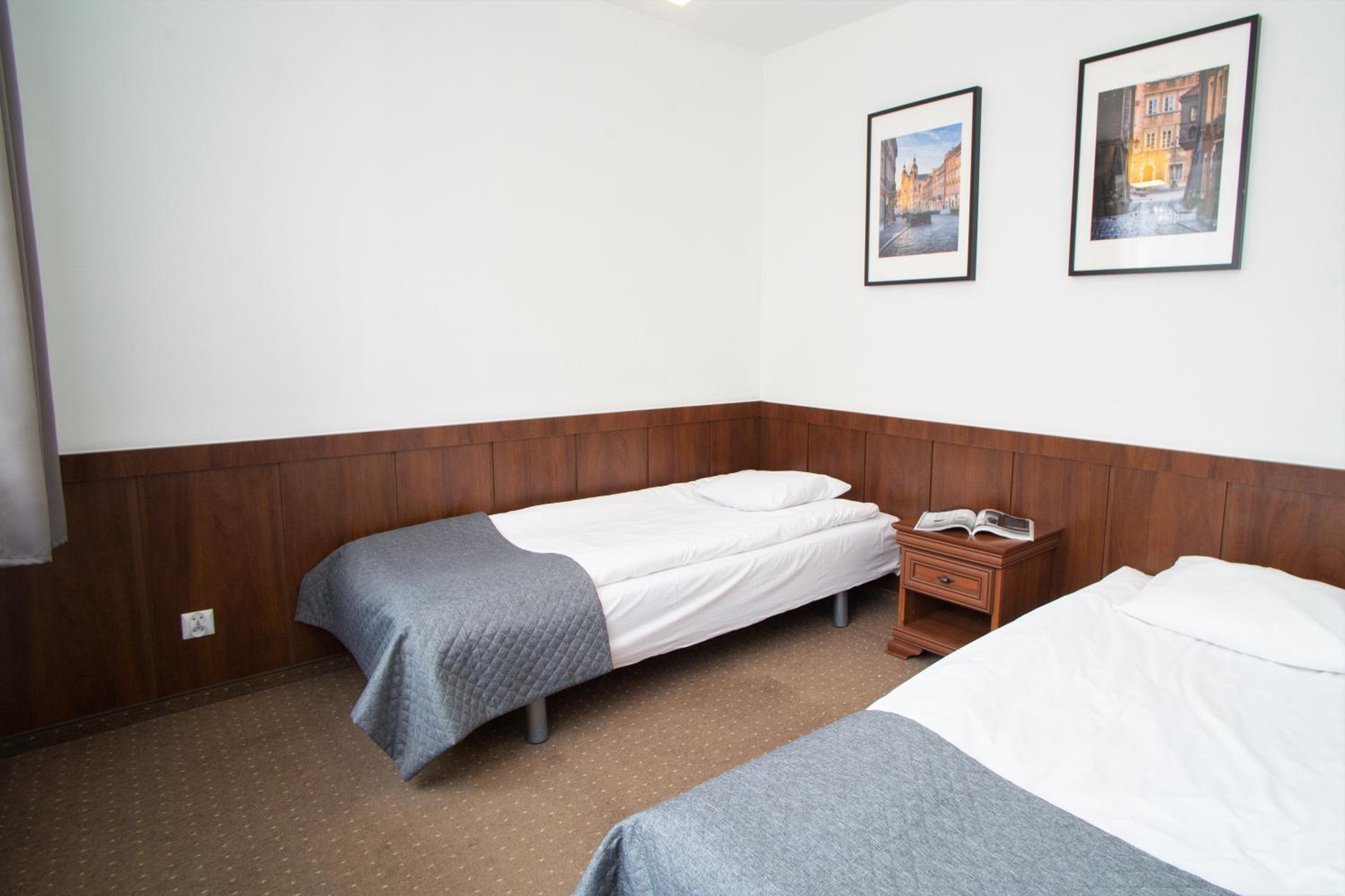 Apartment with Twin Beds - Photo 10