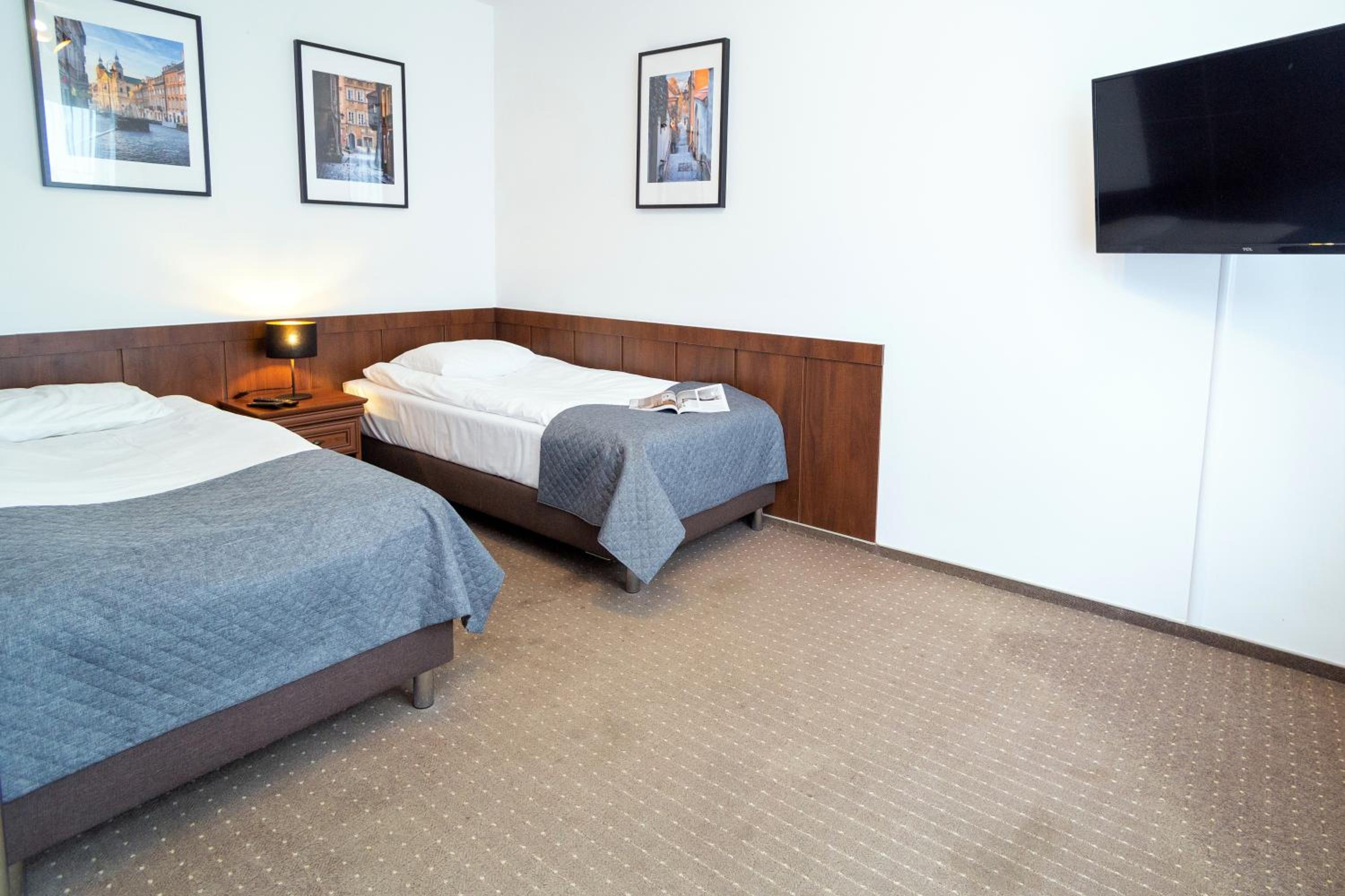 Apartment with Twin Beds - Photo 6