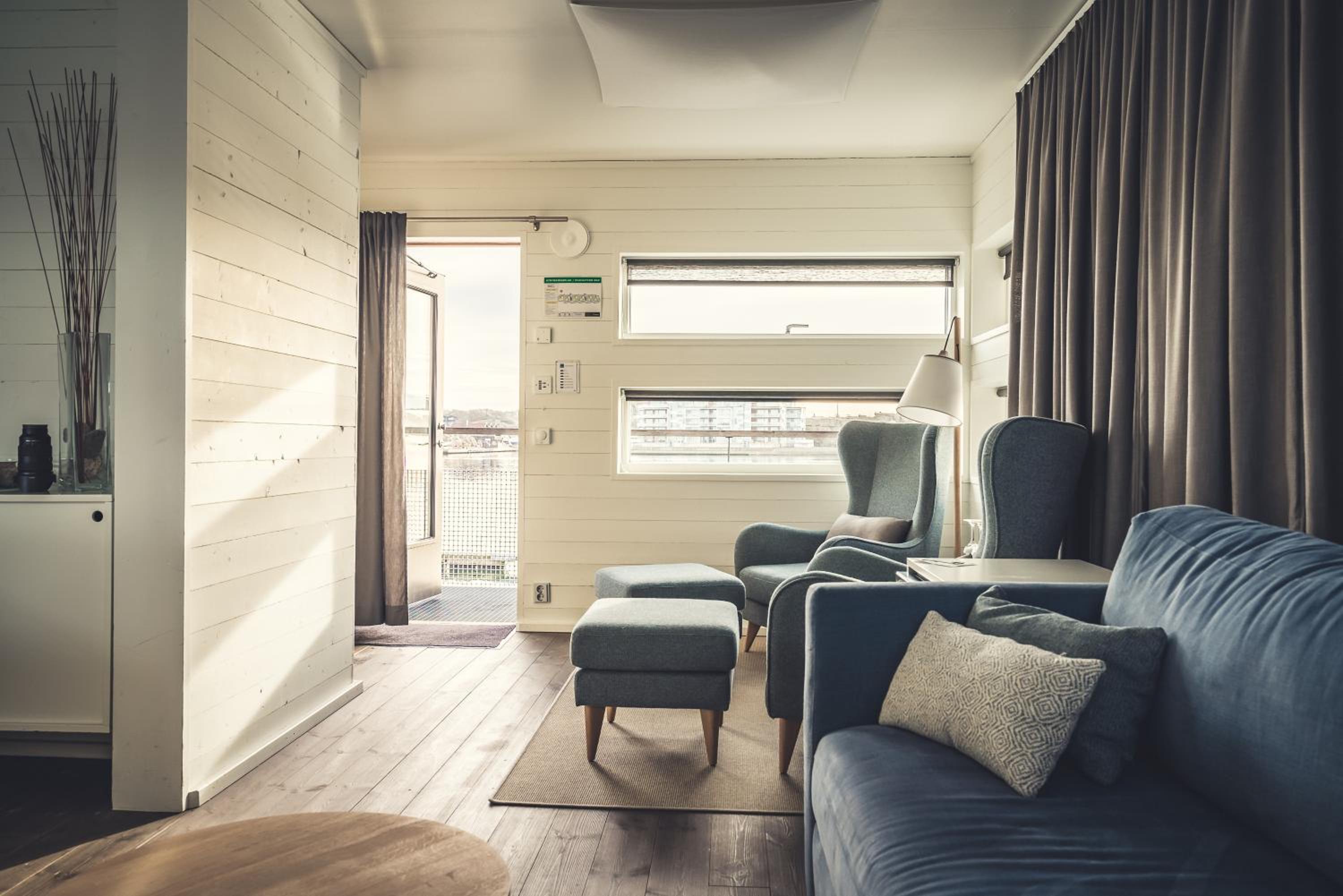 One-Bedroom Suite with Sea View  photo 3