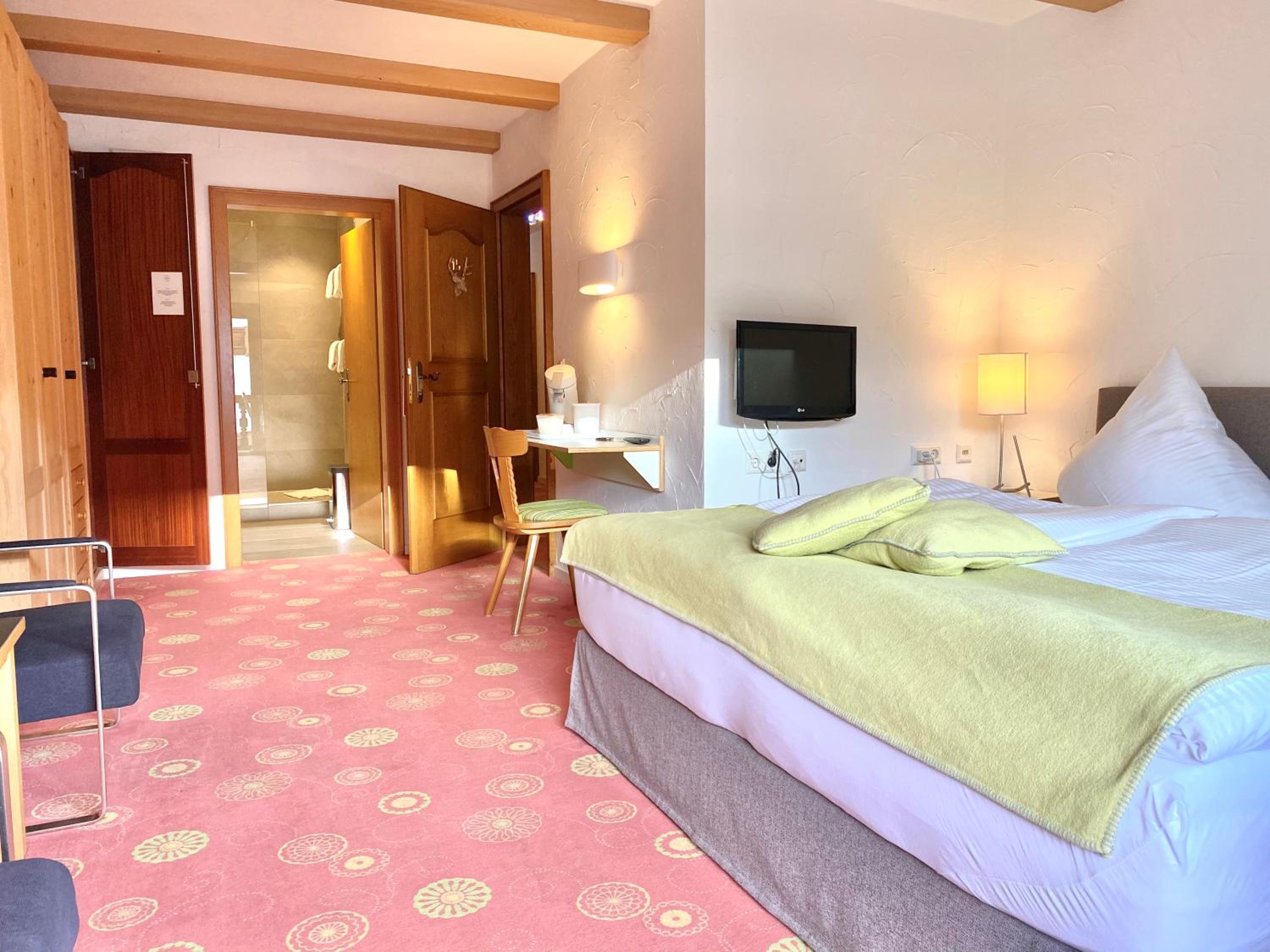 Deluxe Double Room with Balcony photo 3