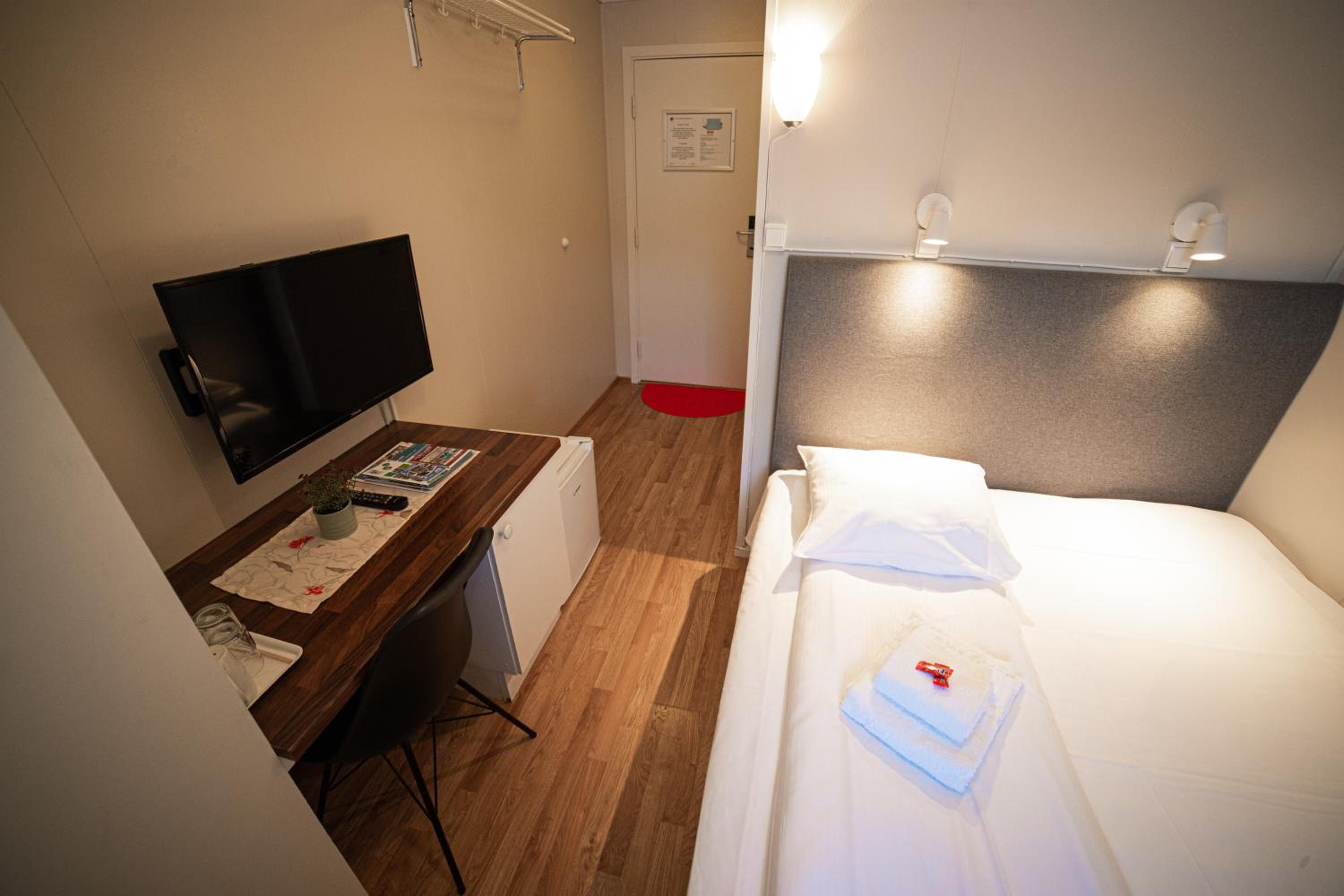 Budget Double Room photo 3