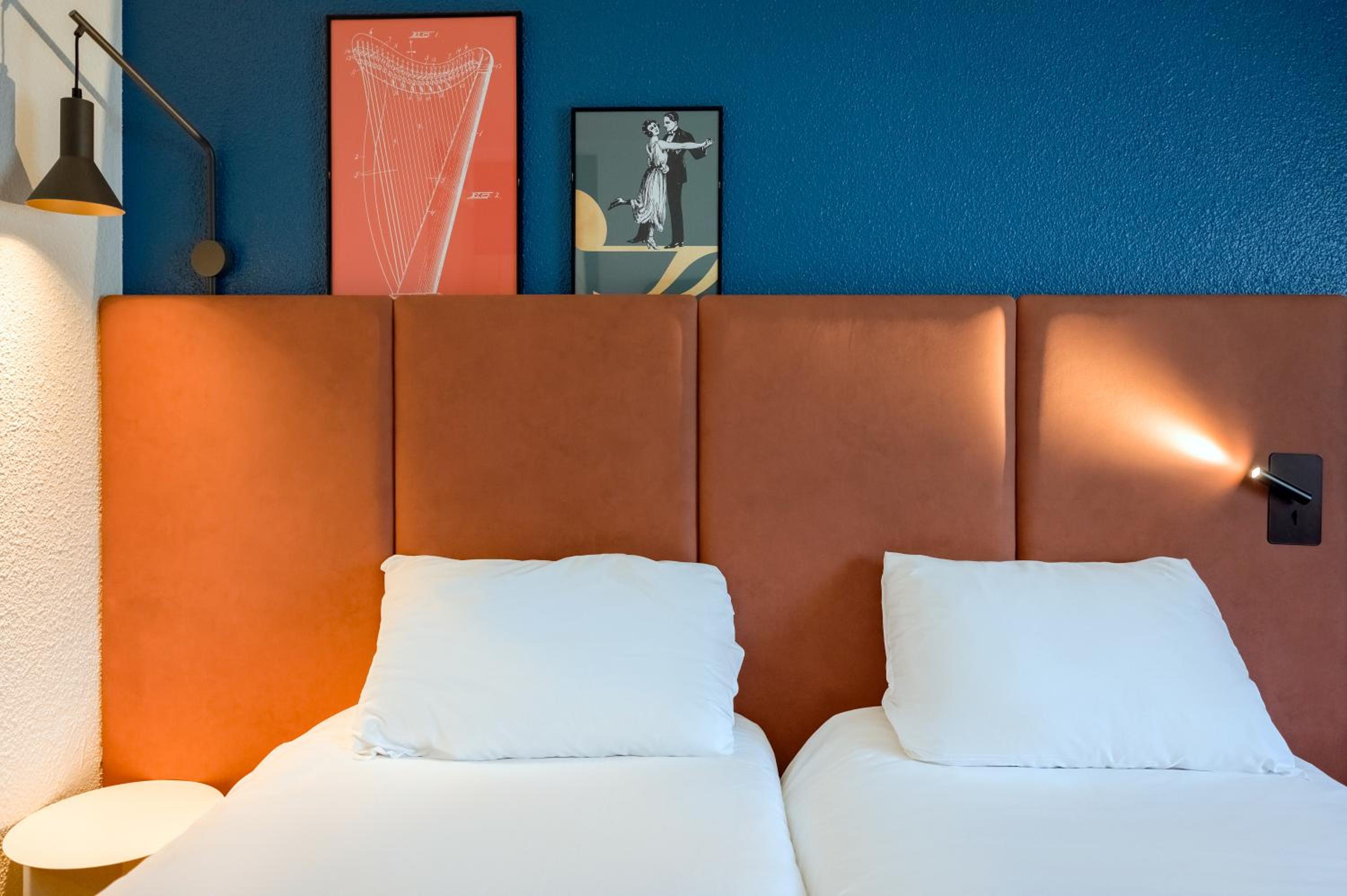 Standard Room with 2 Single Beds - Photo 4