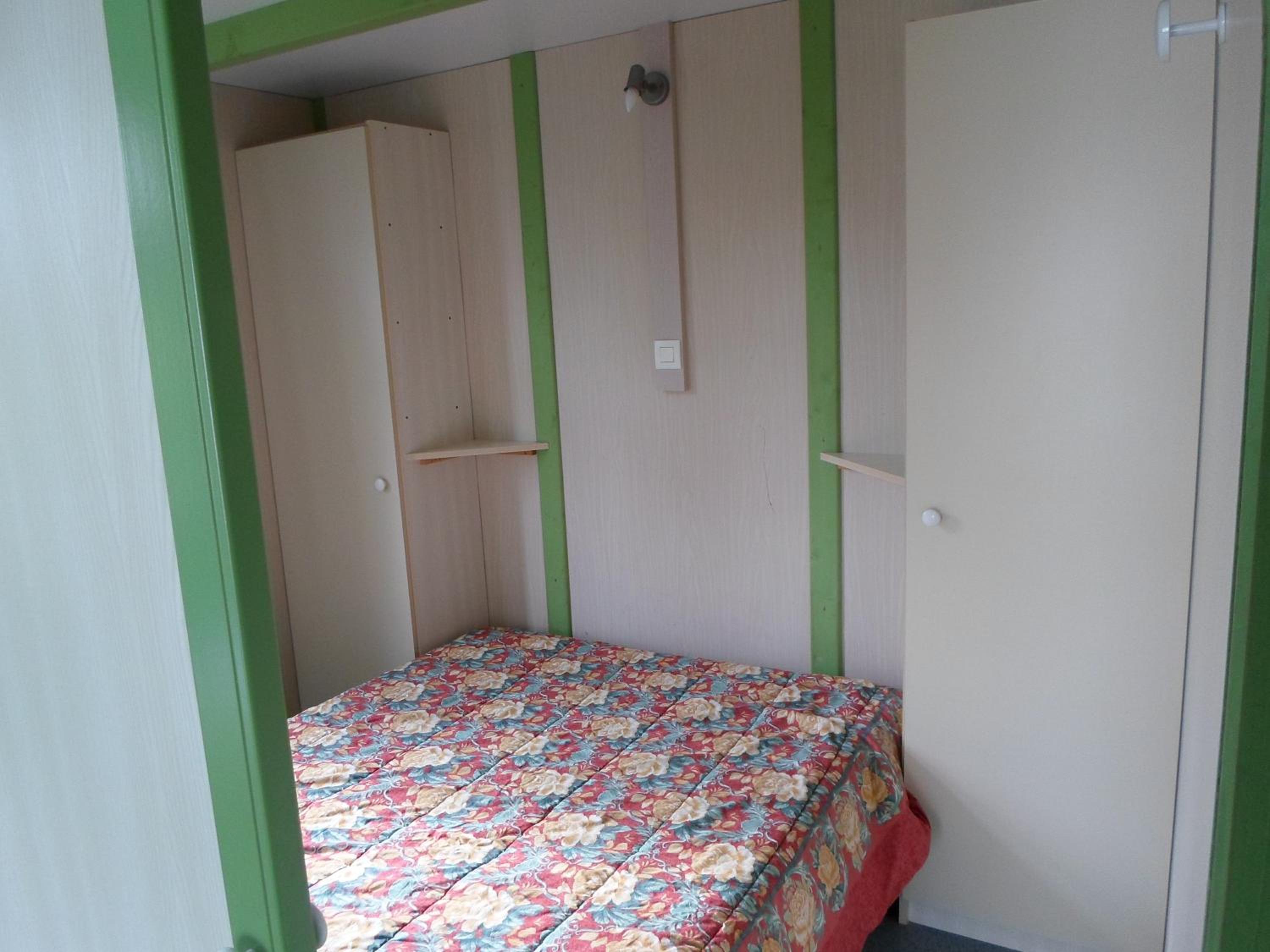 Two-Bedroom Bungalow - Photo 2