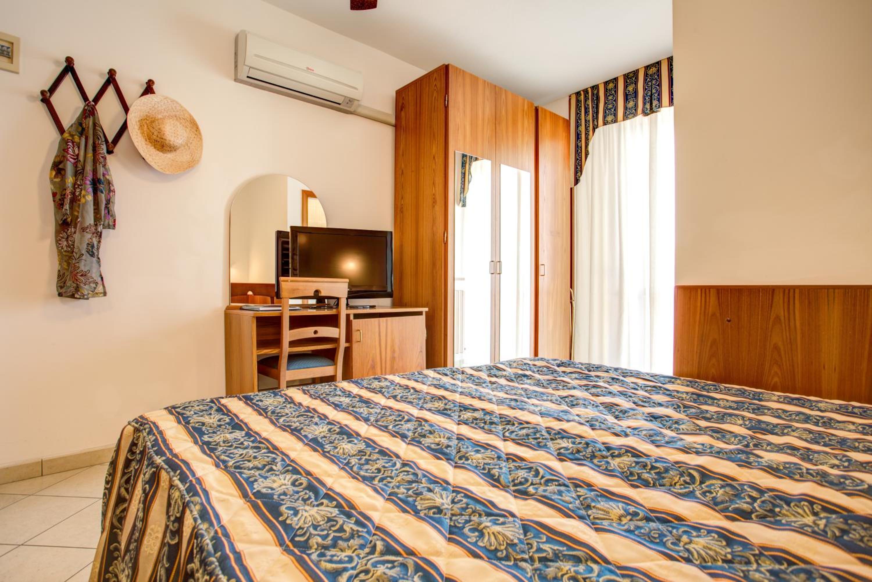 Small Double Room photo 2