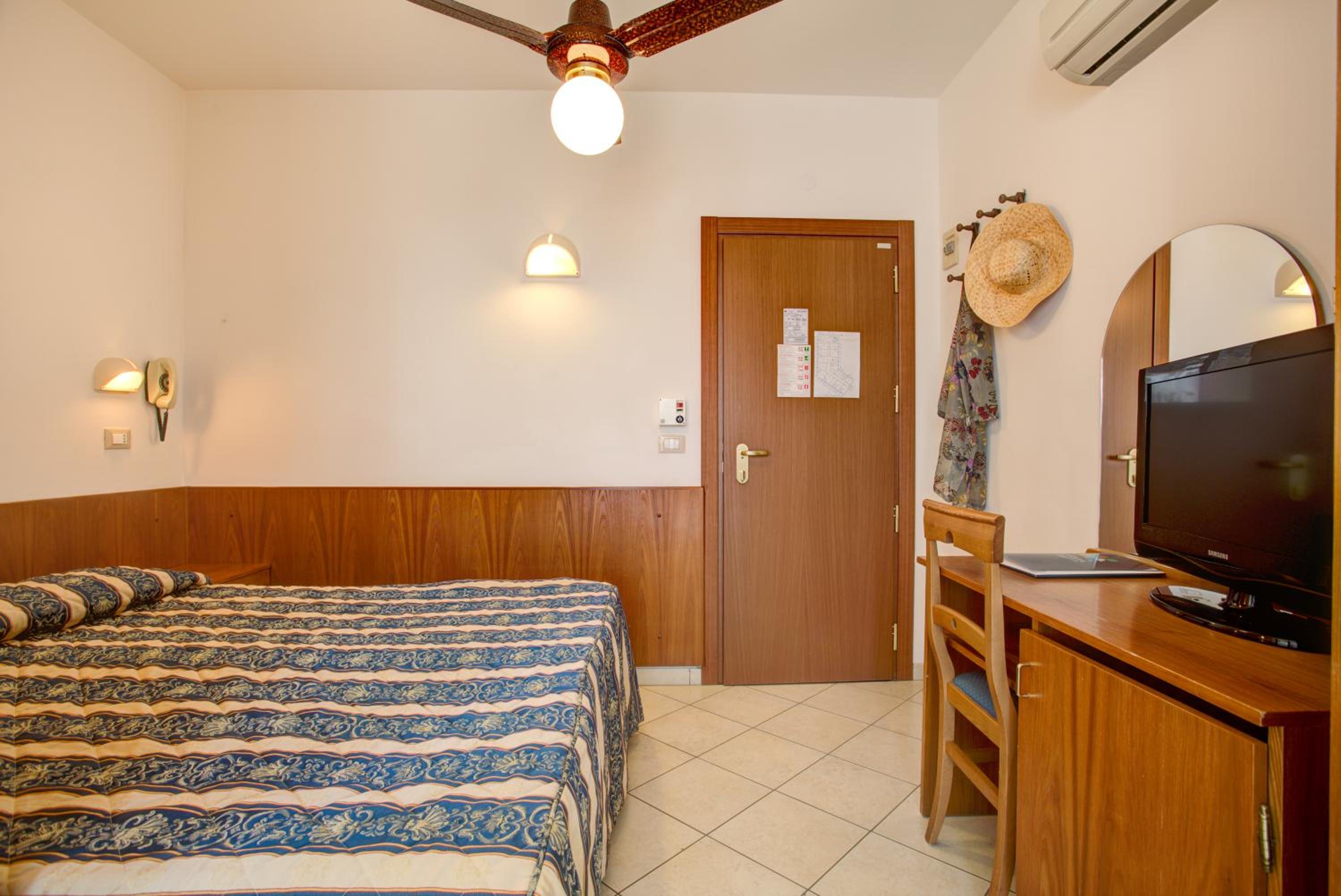 Small Double Room photo 1