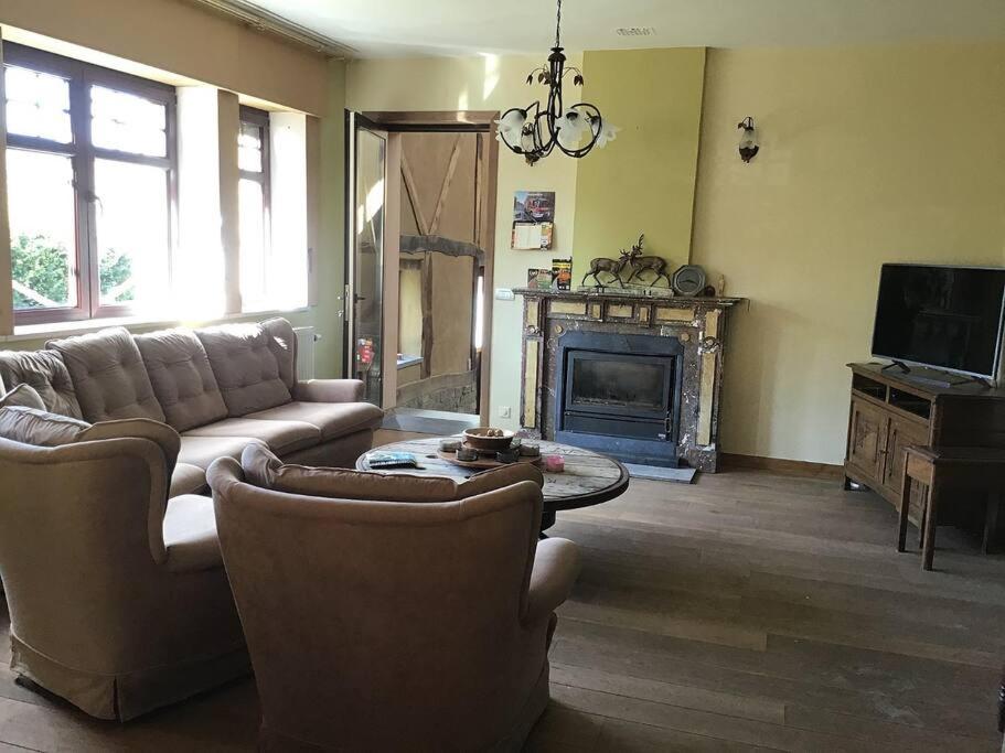 Five-Bedroom House photo 1