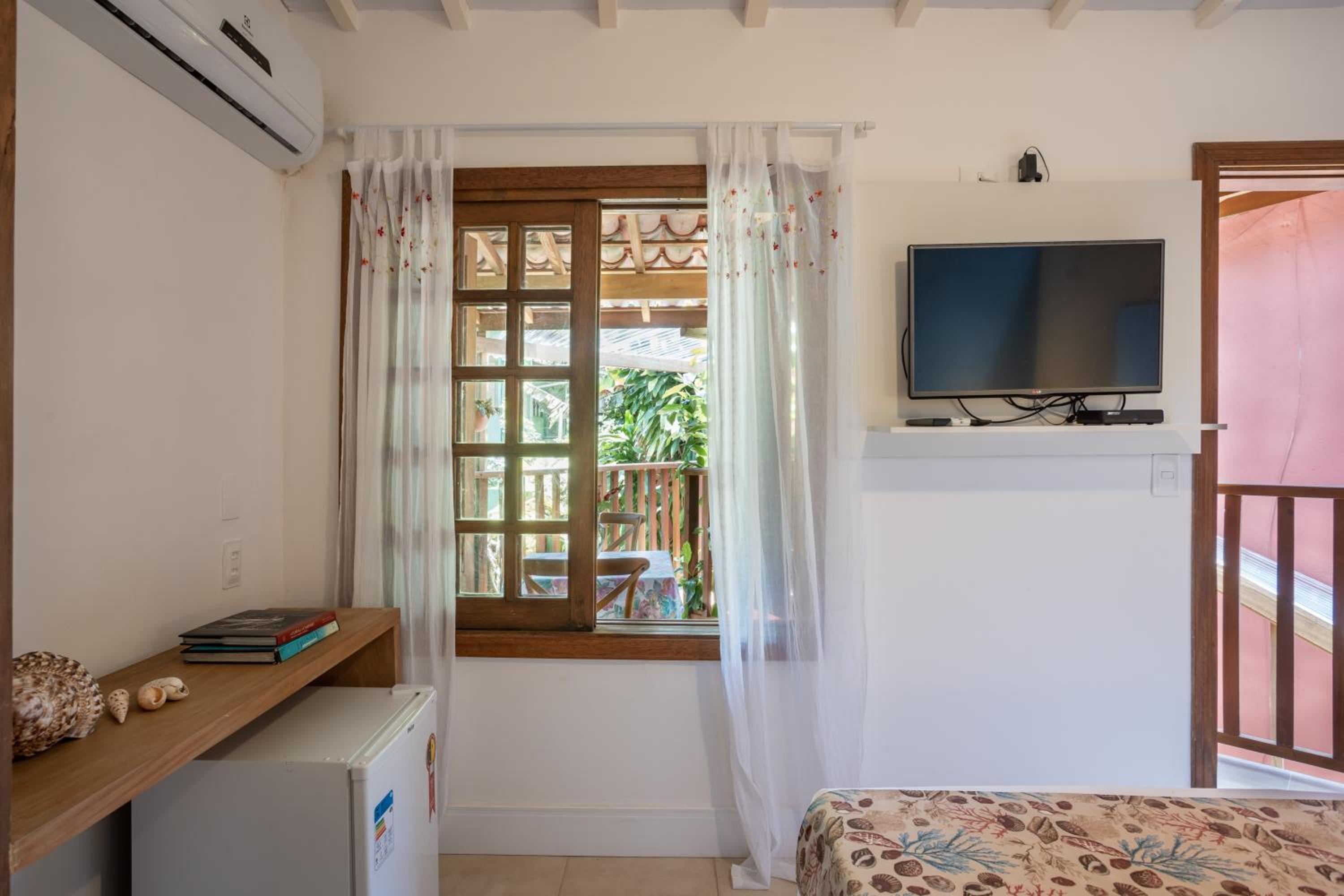 Double Room with Balcony - Photo 6