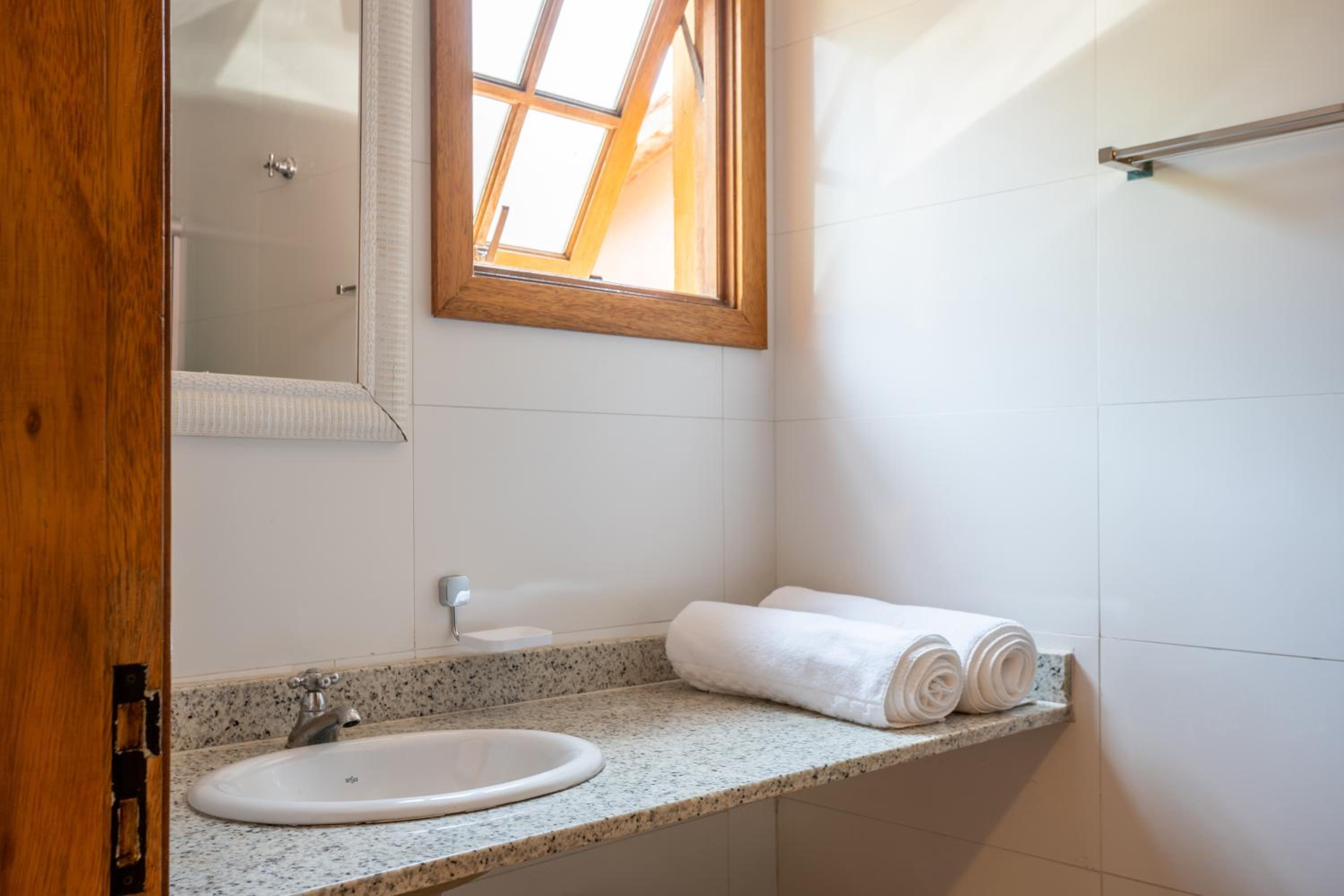 Double Room with Balcony - Photo 3