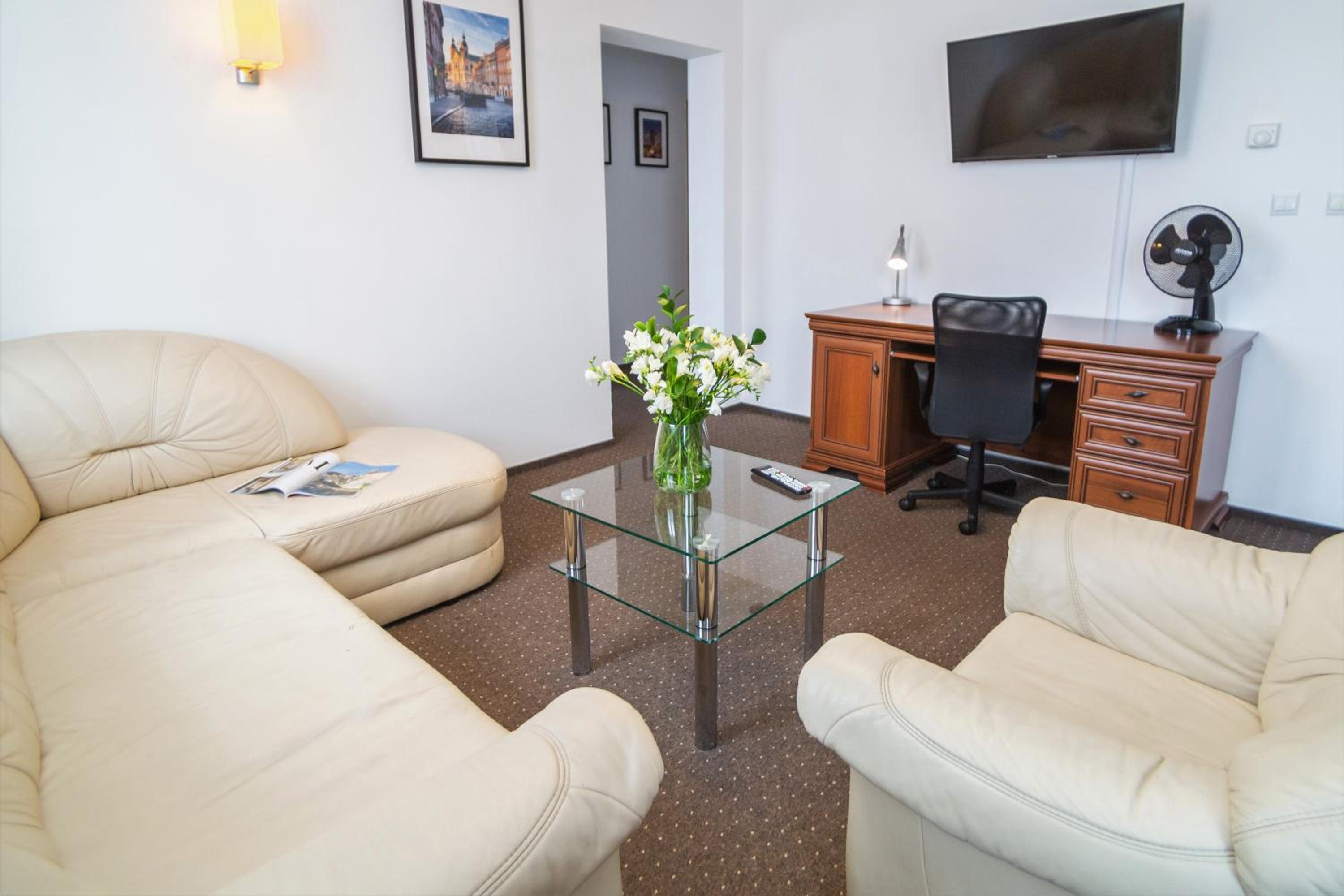 Two-Bedroom Suite - Photo 3