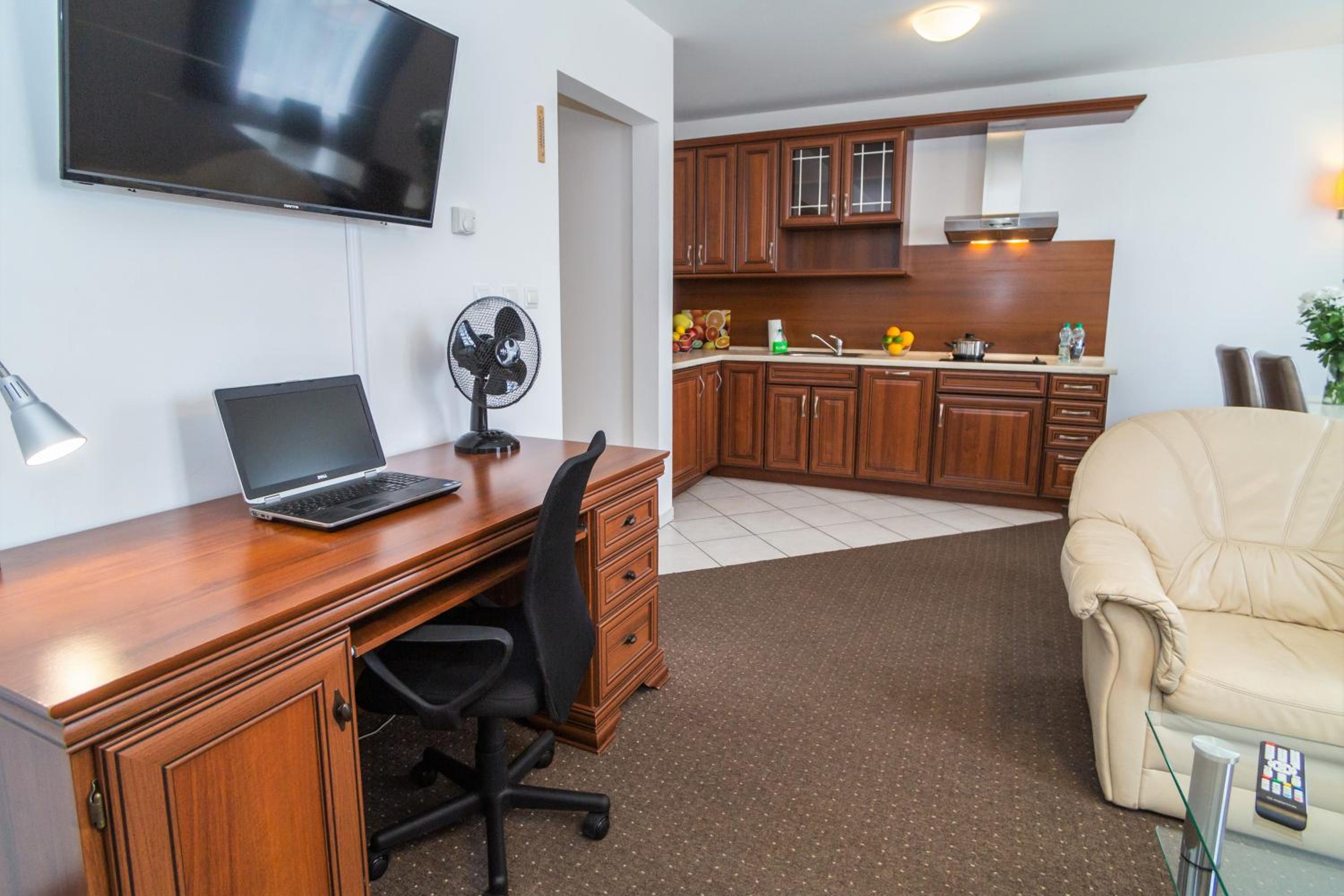 Two-Bedroom Suite - Photo 7
