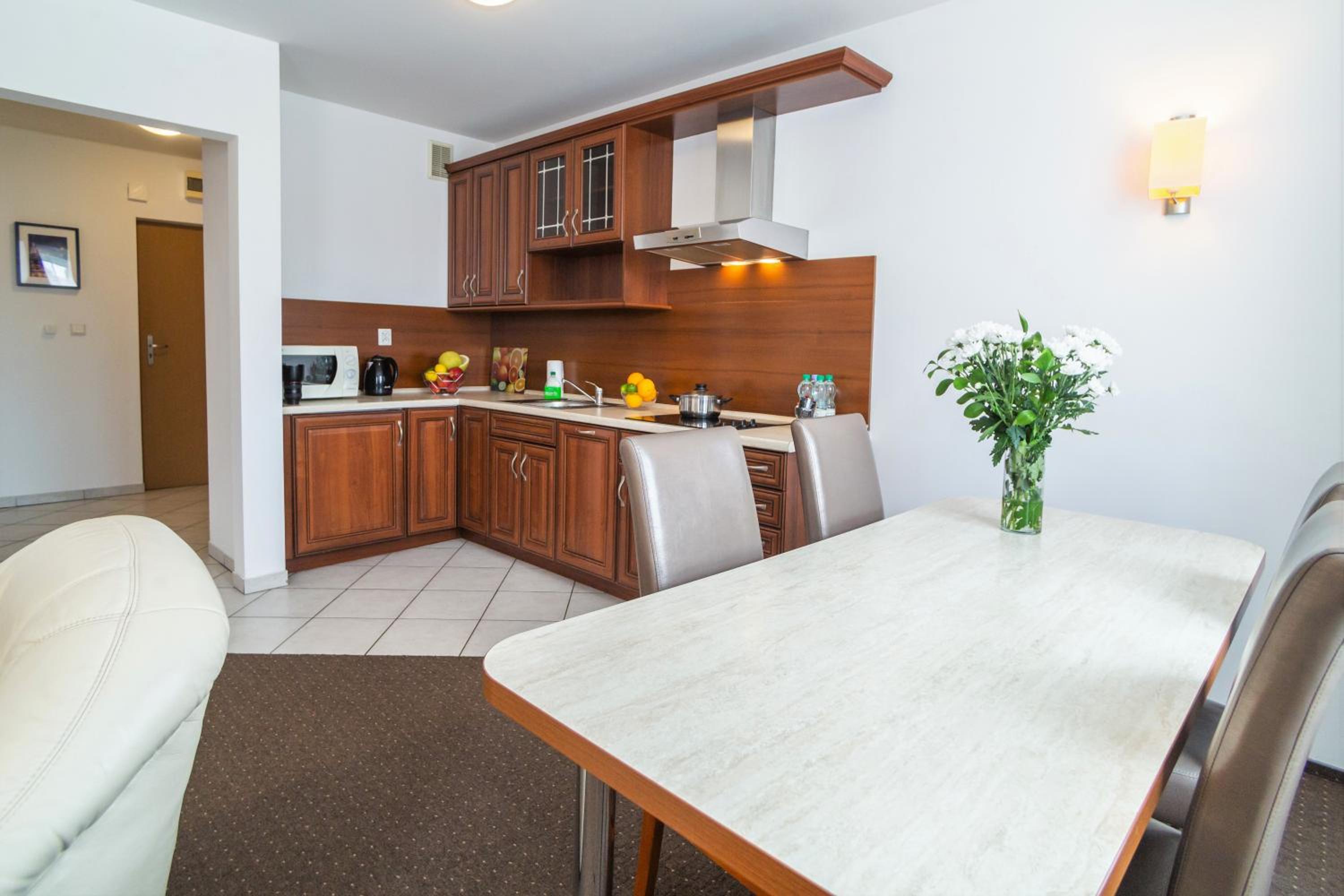 Two-Bedroom Suite - Photo 8