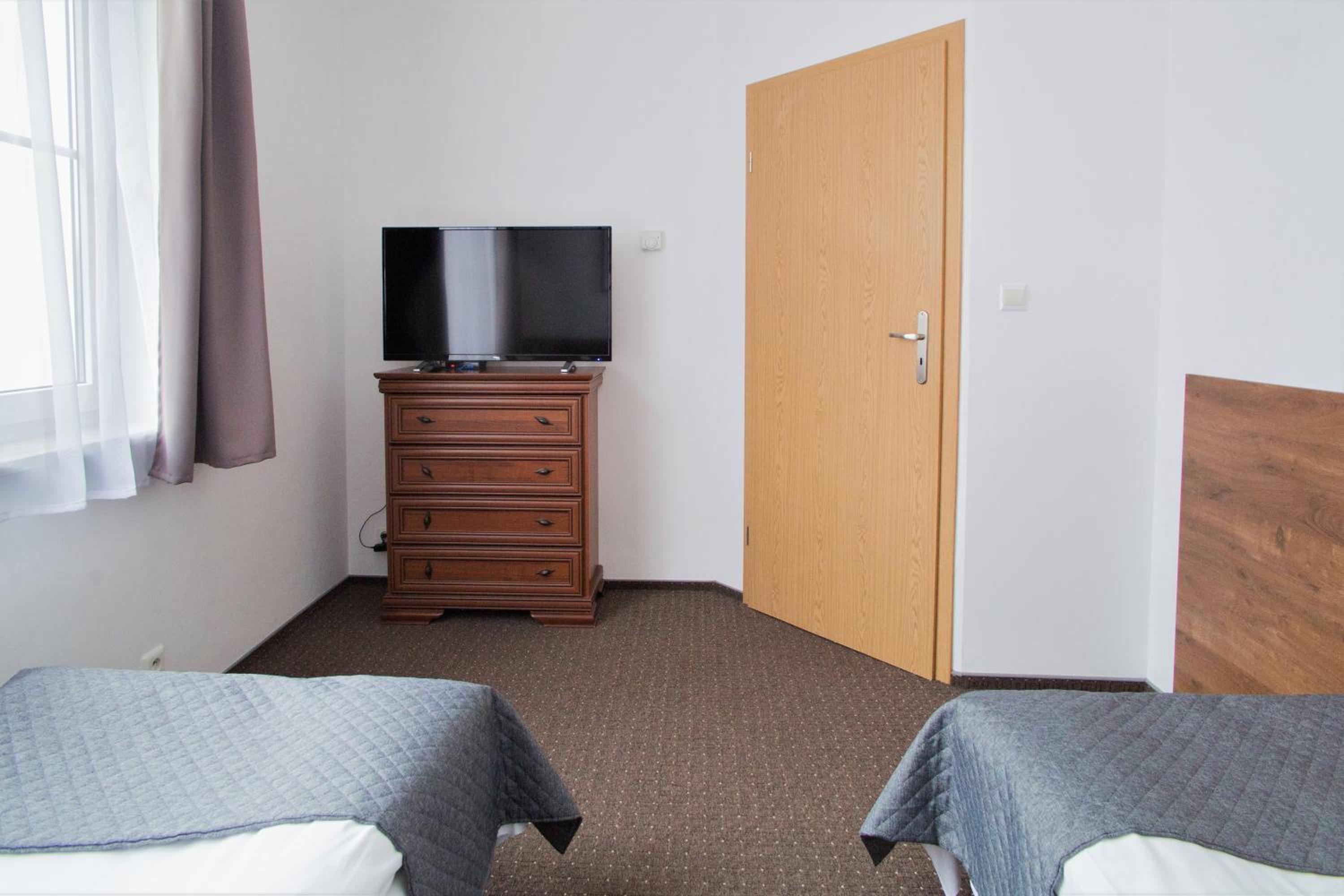 Two-Bedroom Suite - Photo 6