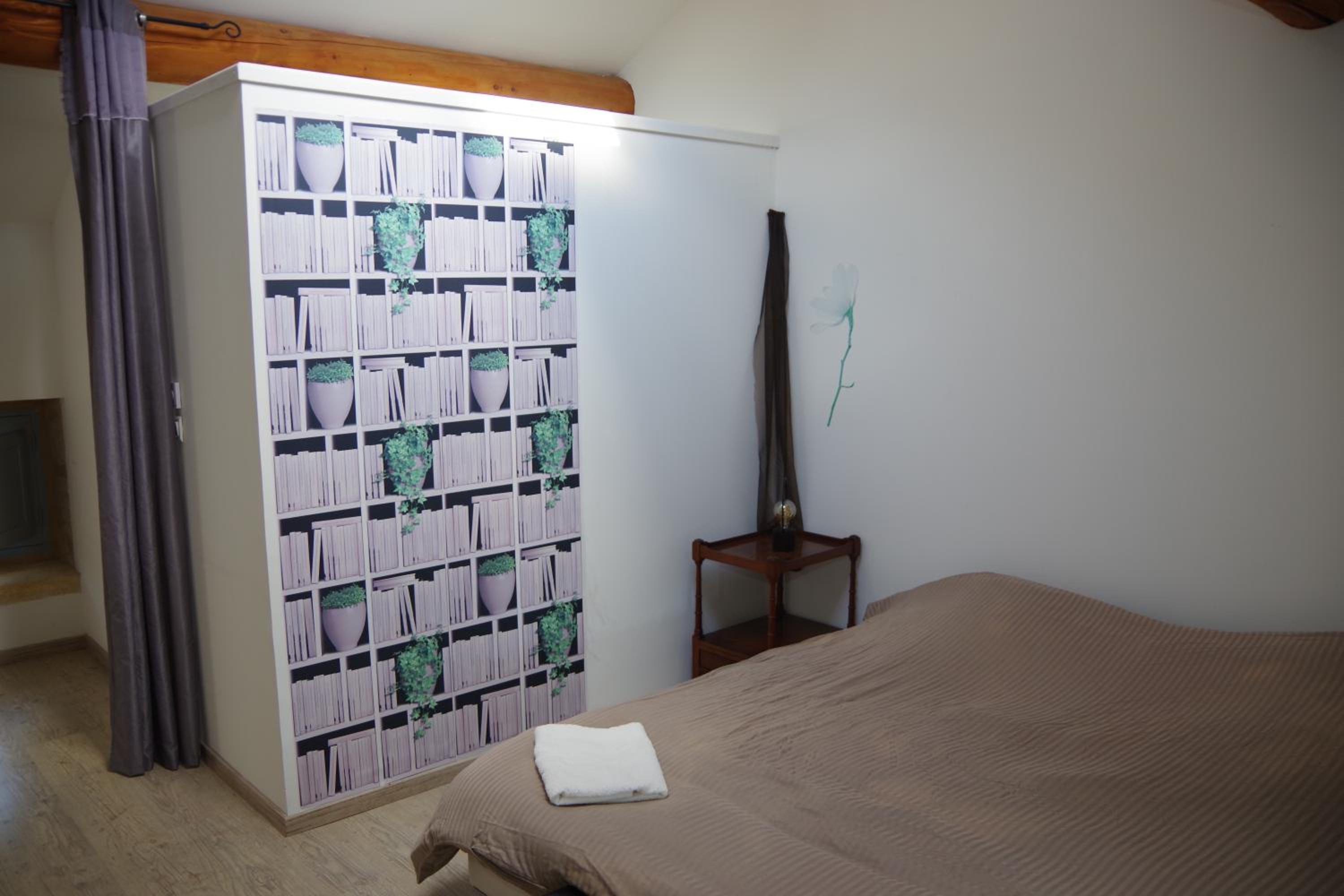 One-Bedroom Apartment photo 2