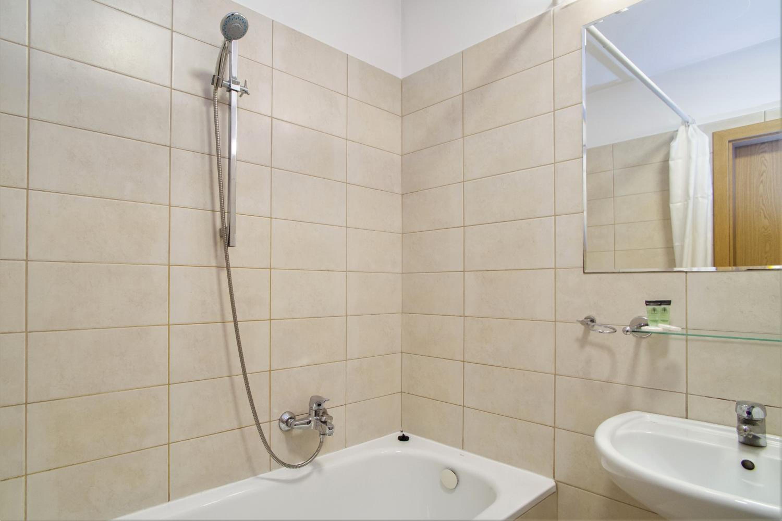 One-Bedroom Apartment - Photo 14