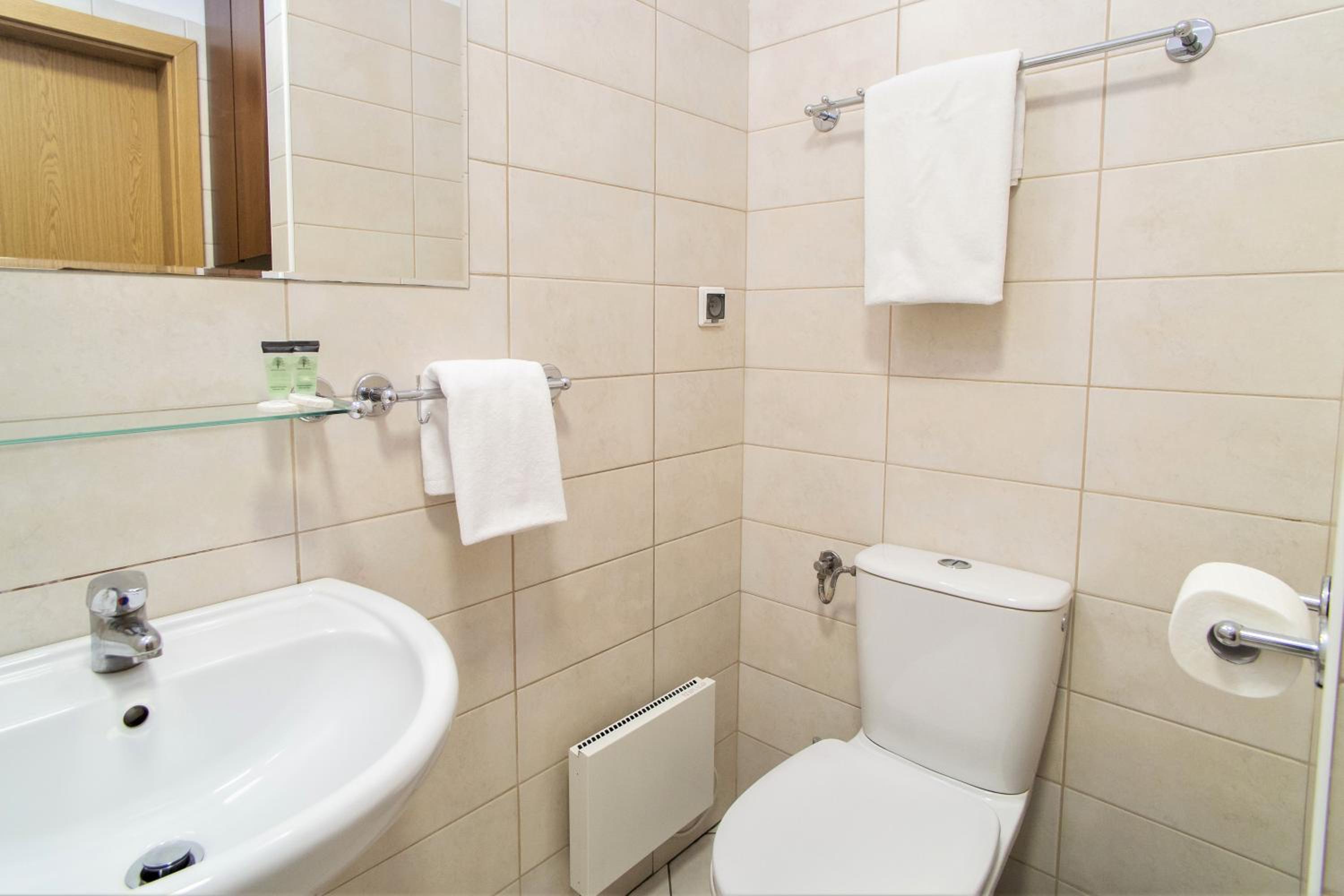One-Bedroom Apartment - Photo 15