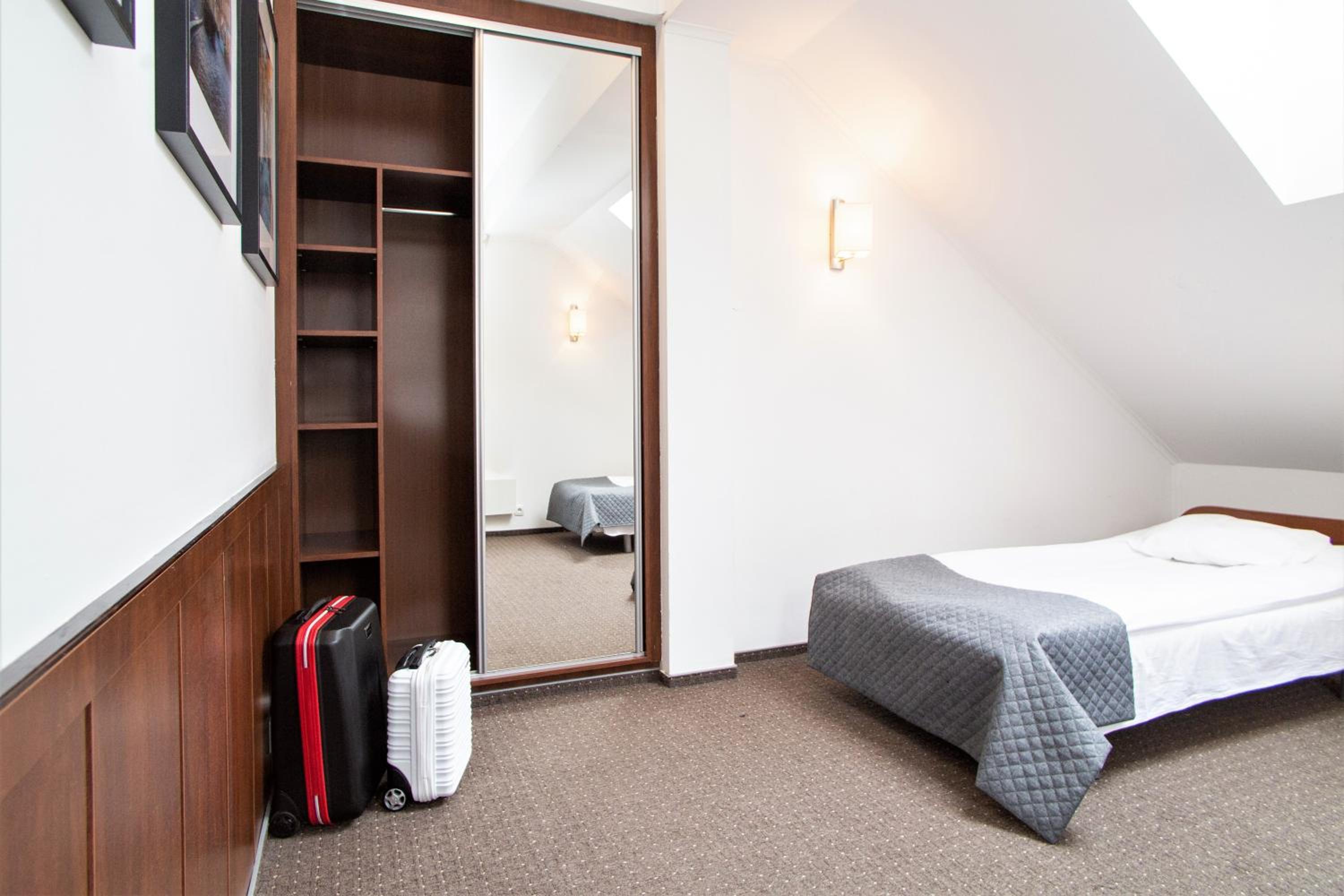 One-Bedroom Apartment - Photo 7