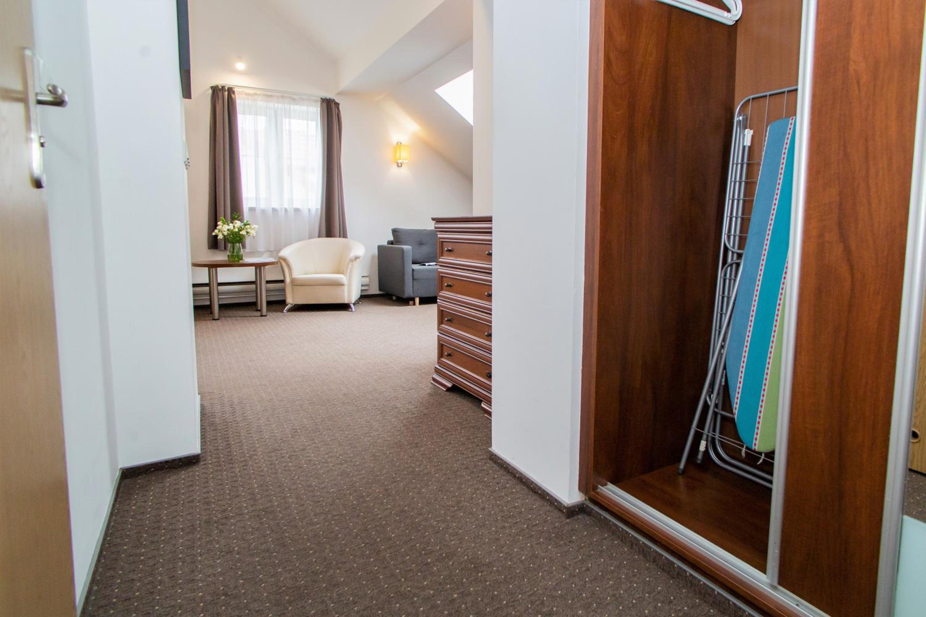 One-Bedroom Apartment - Photo 12